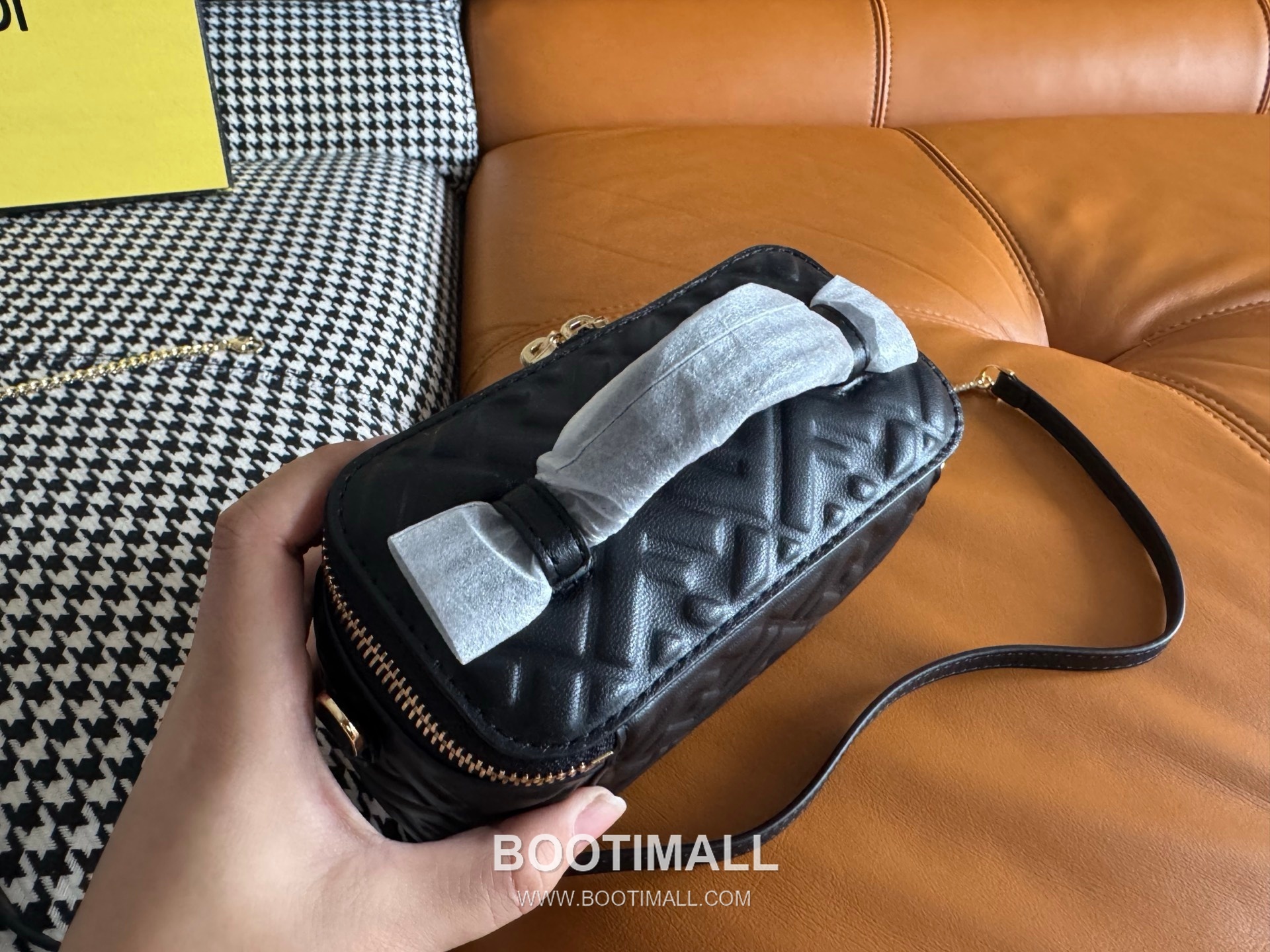 Fendi FF Embossed Nappa Leather Vanity Mini Bag 펜디 FF 엠보스 나파 가죽 바니티 미니 토트 크로스백 108M73 16cm 7