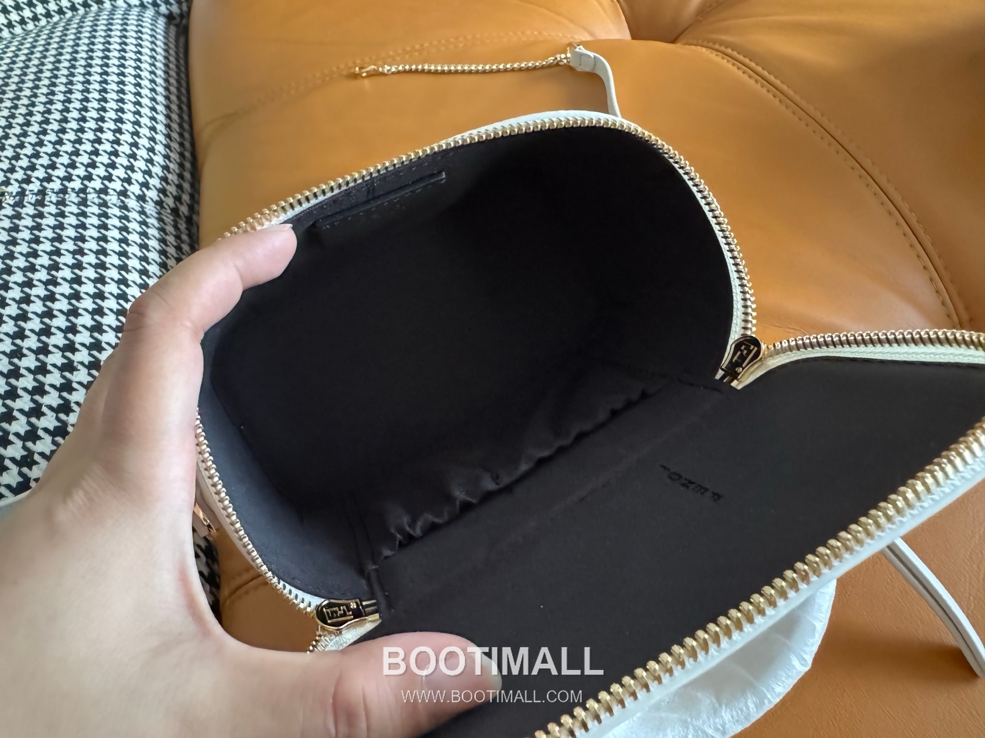 Fendi FF Embossed Nappa Leather Vanity Mini Bag 펜디 FF 엠보스 나파 가죽 바니티 미니 토트 크로스백 108M73 16cm 8