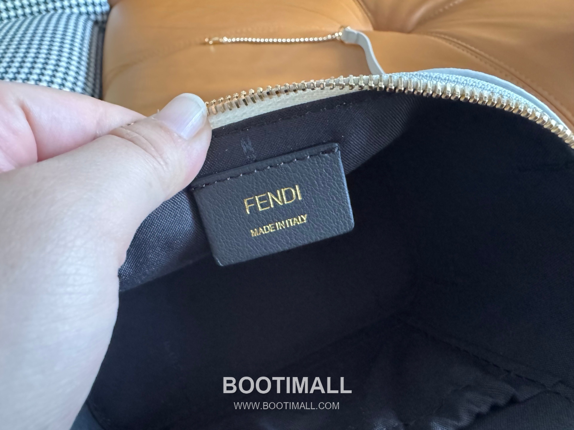 Fendi FF Embossed Nappa Leather Vanity Mini Bag 펜디 FF 엠보스 나파 가죽 바니티 미니 토트 크로스백 108M73 16cm 9