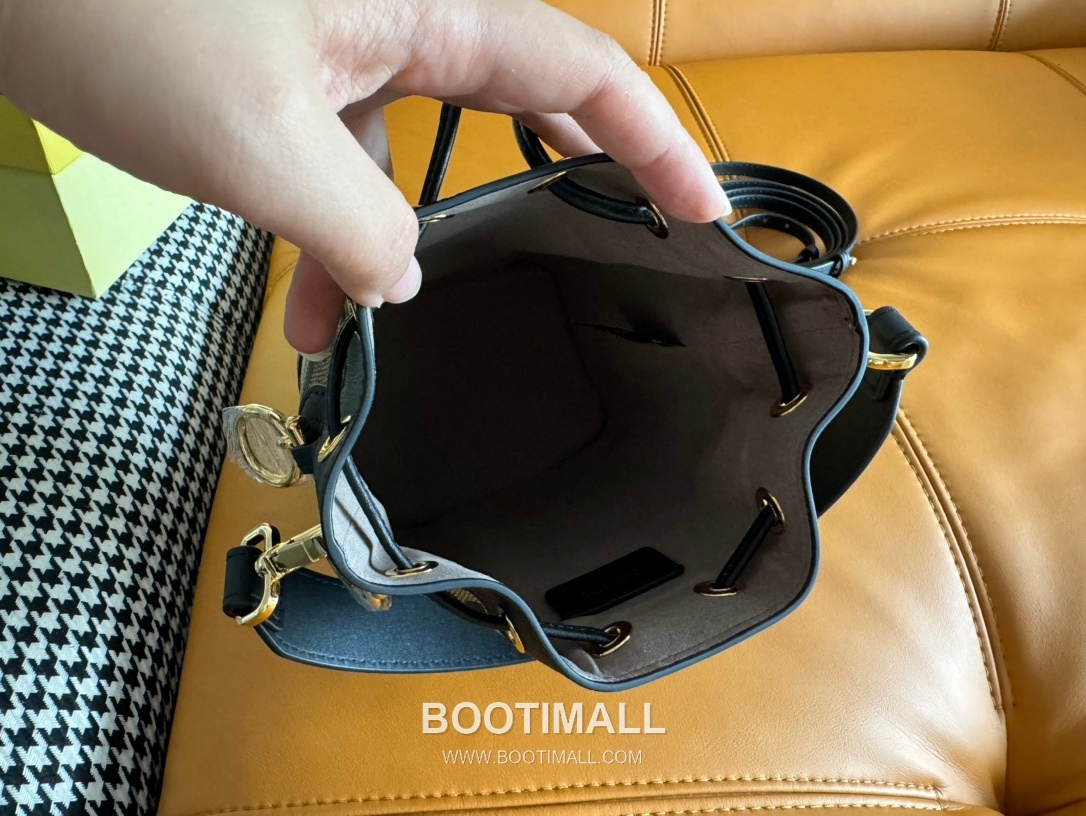Fendi Mon Trésor FF Embossed Calfskin Bucket Bag 펜디 몽 트레조르 FF 엠보스 카프스킨 버킷백 183M65 18cm 7