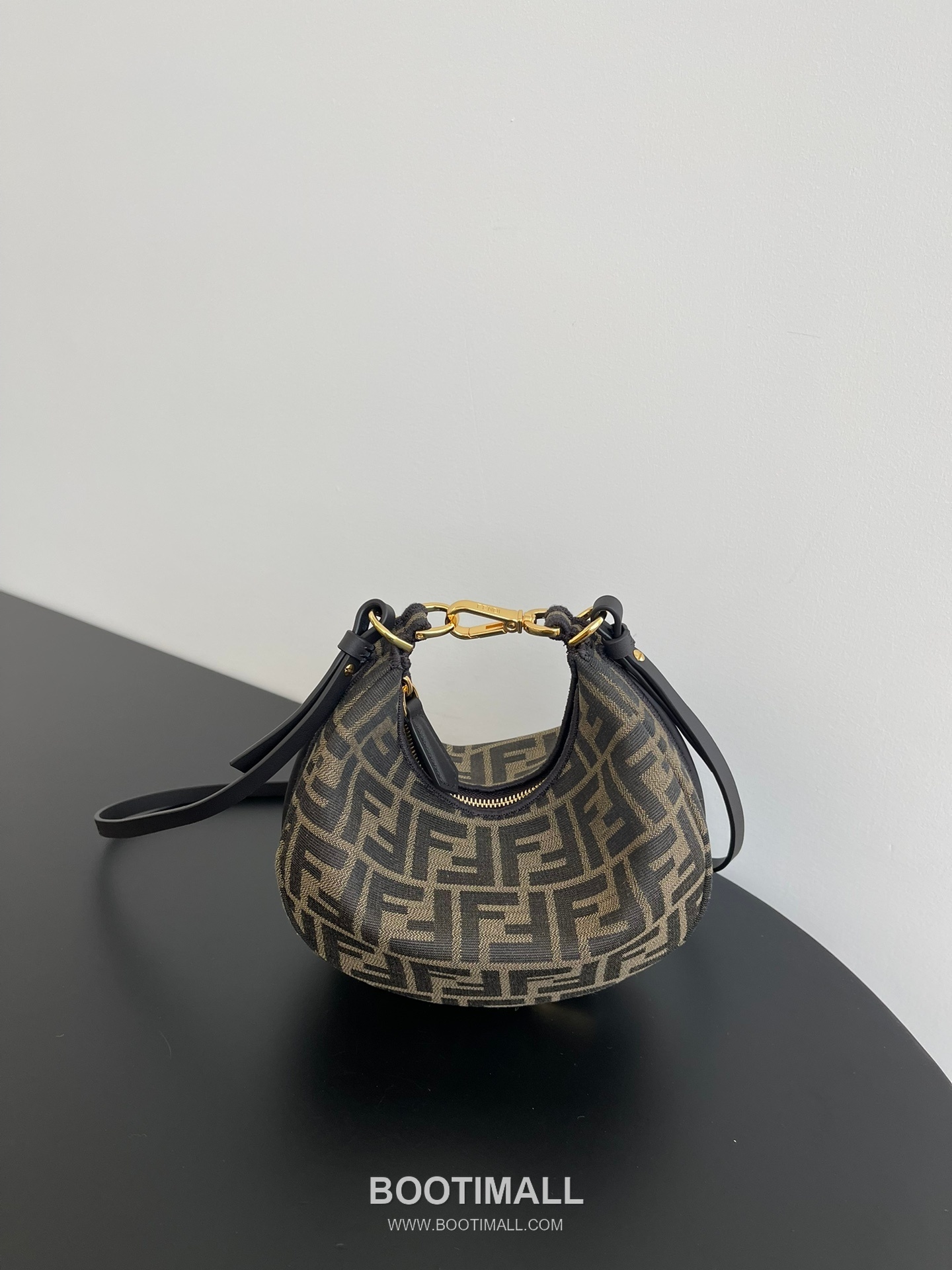 Fendi FF Jacquard Mini Crescent Bag 펜디 FF 자카드 미니 크레센트 숄더 크로스백 089M75 20cm 1