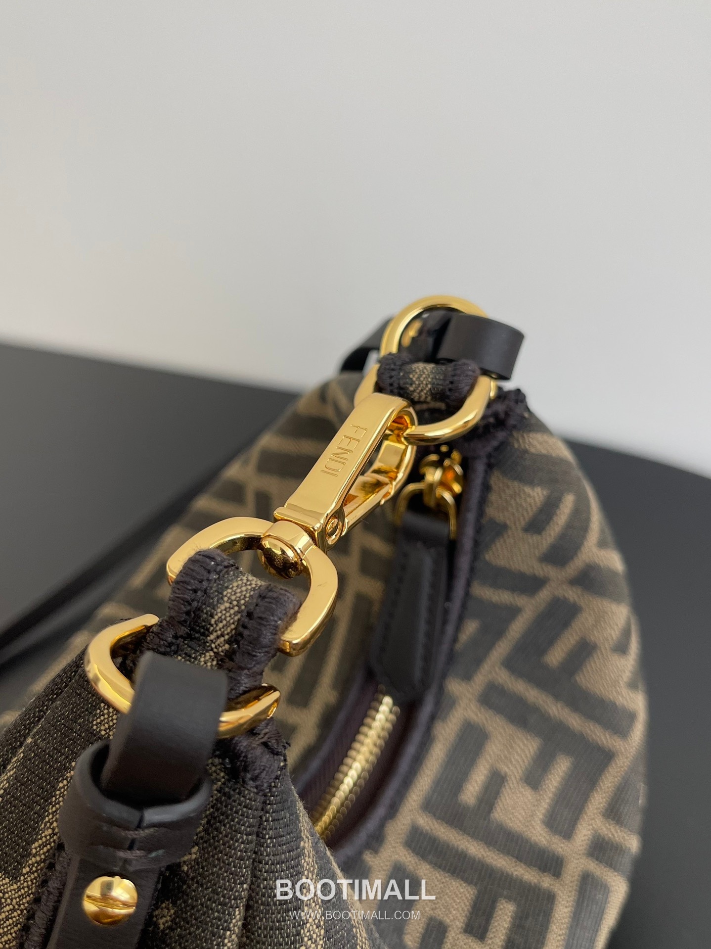 Fendi FF Jacquard Mini Crescent Bag 펜디 FF 자카드 미니 크레센트 숄더 크로스백 089M75 20cm 5