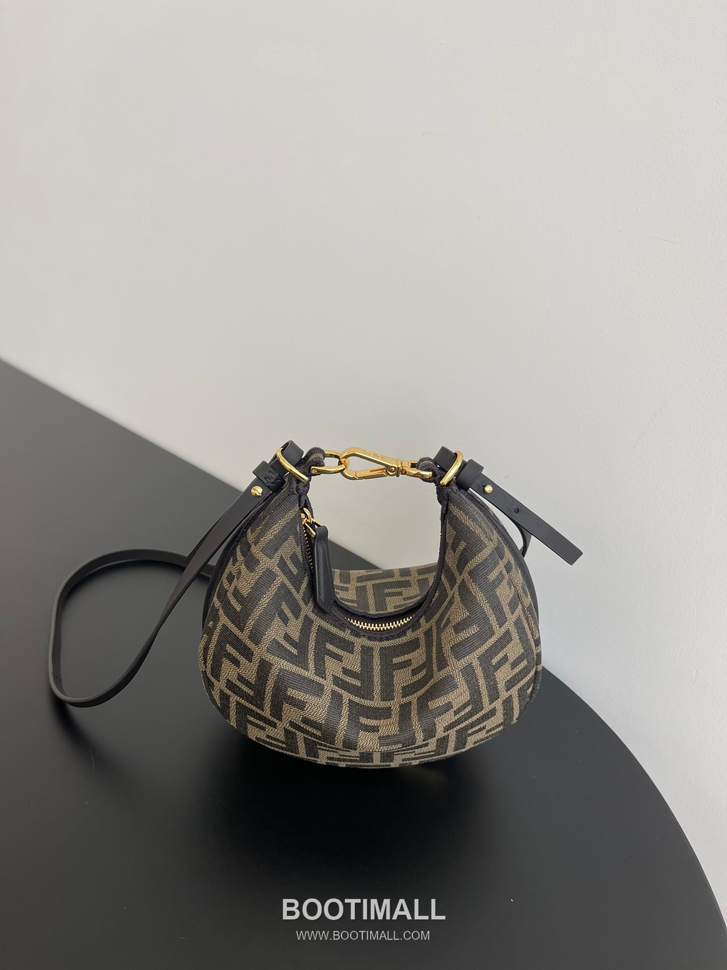 Fendi FF Jacquard Mini Crescent Bag 펜디 FF 자카드 미니 크레센트 숄더 크로스백 089M75 20cm 9