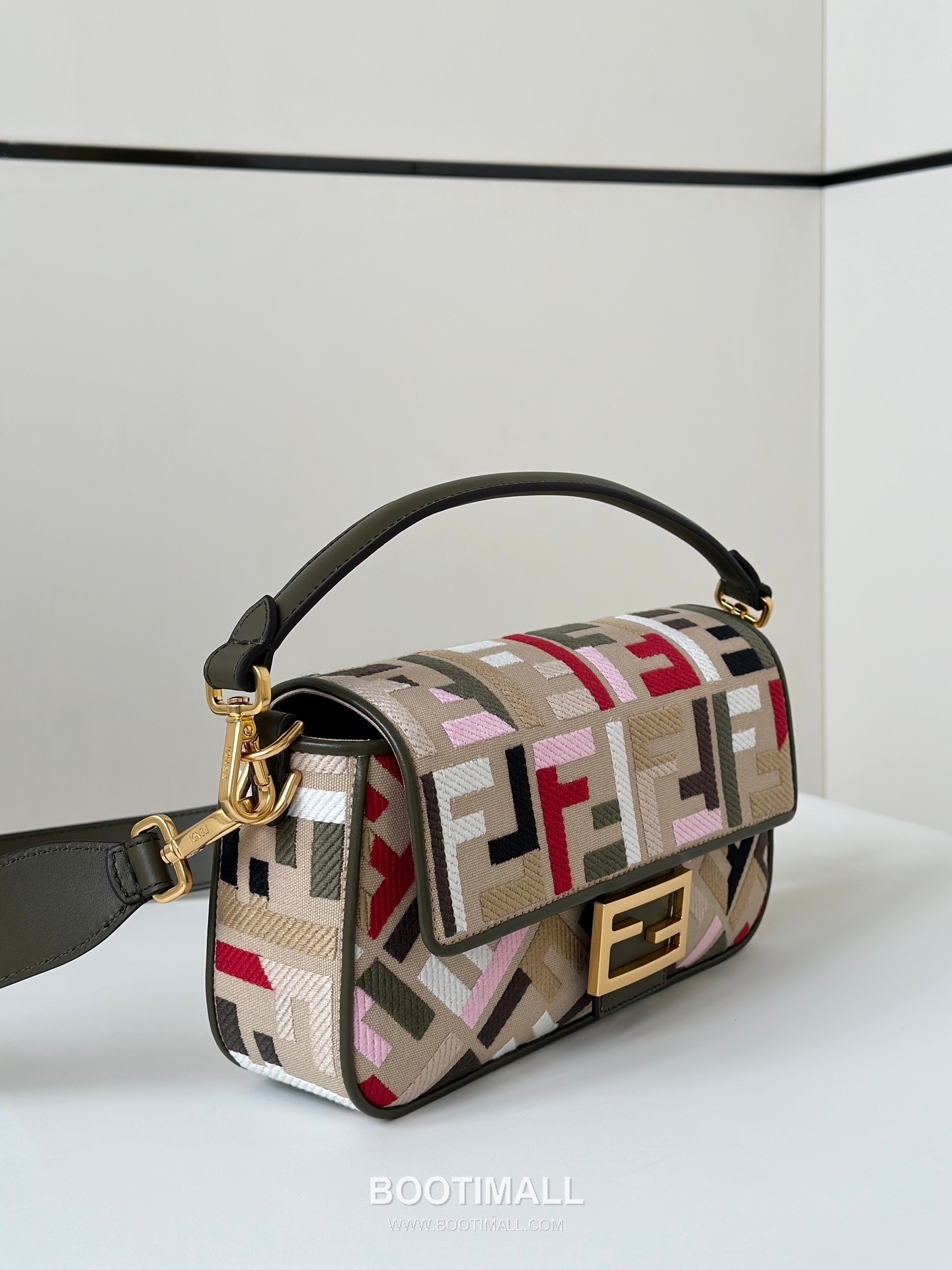 Fendi Baguette FF Embroidered Canvas Shoulder Bag 펜디 바게트 FF 자수 캔버스 숄더백 0159BM 27cm 7
