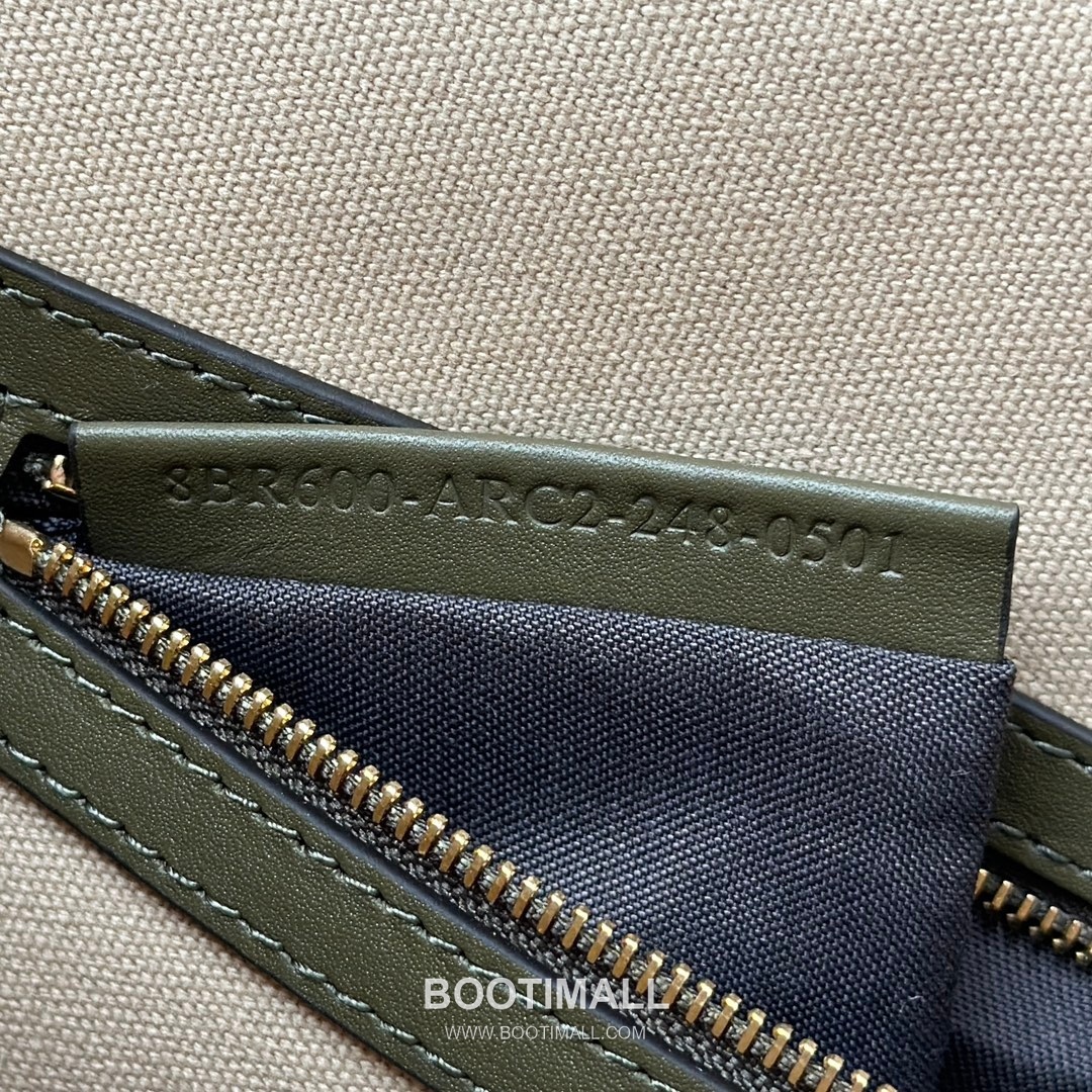 Fendi Baguette FF Embroidered Canvas Shoulder Bag 펜디 바게트 FF 자수 캔버스 숄더백 0159BM 27cm 12