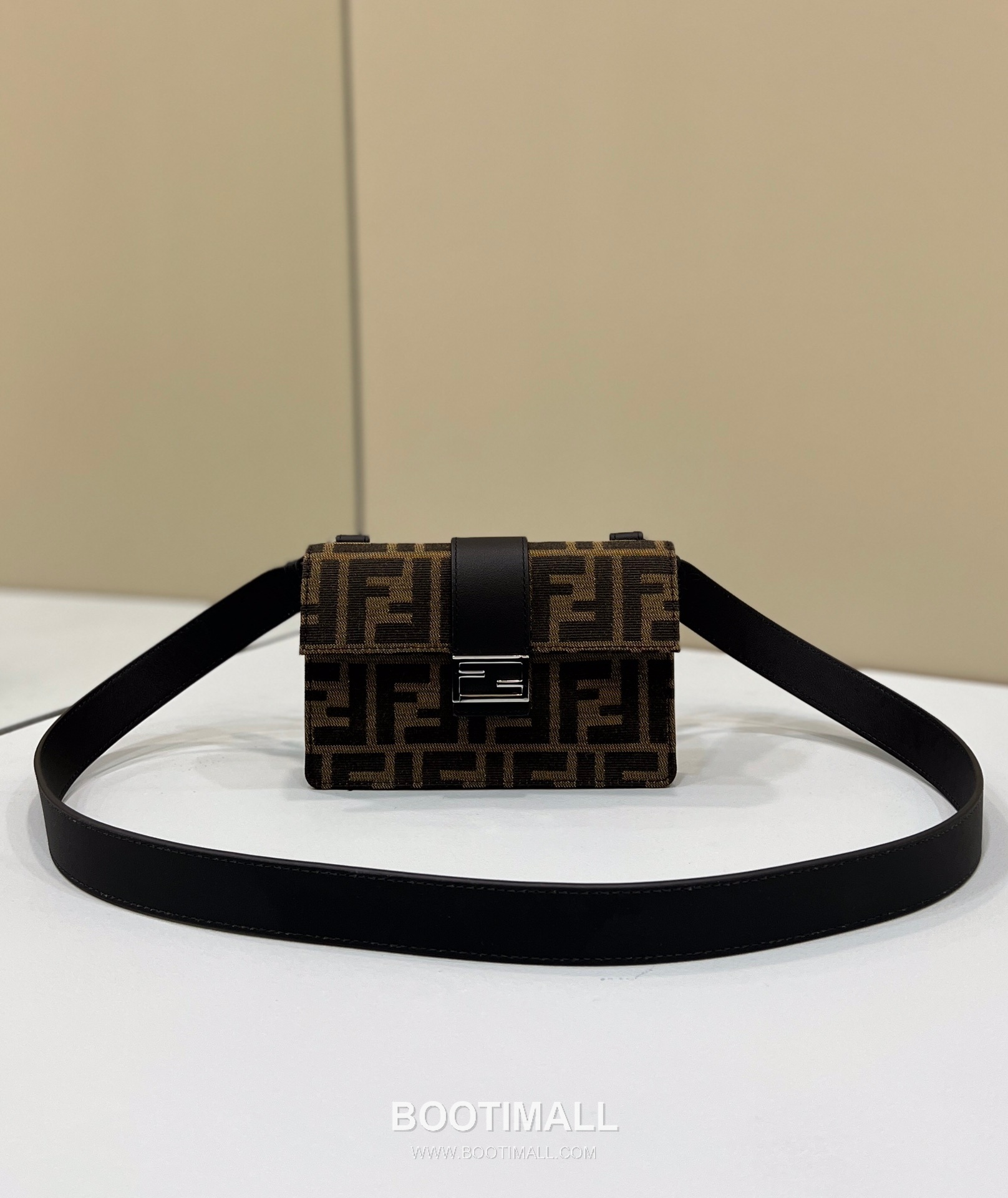 Fendi Compact Calfskin Multiway Mini Bag 펜디 컴팩트 송아지가죽 멀티웨이 미니백 17cm 8