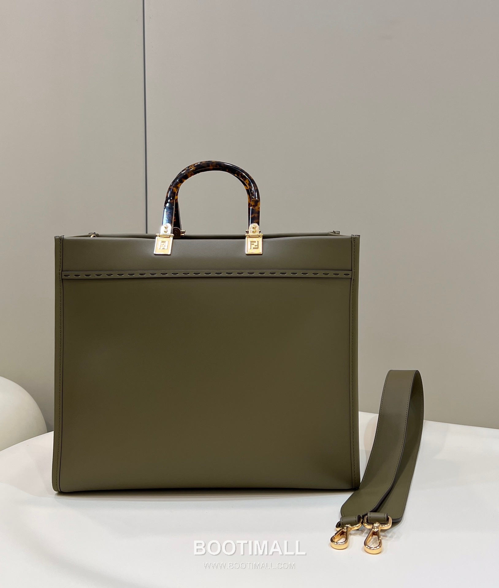 Fendi Amber Handle Shopping Cowhide Olive Green Shopper Bag 펜디 앰버 핸들 쇼핑 소가죽 올리브 그린 쇼퍼백 36cm 15
