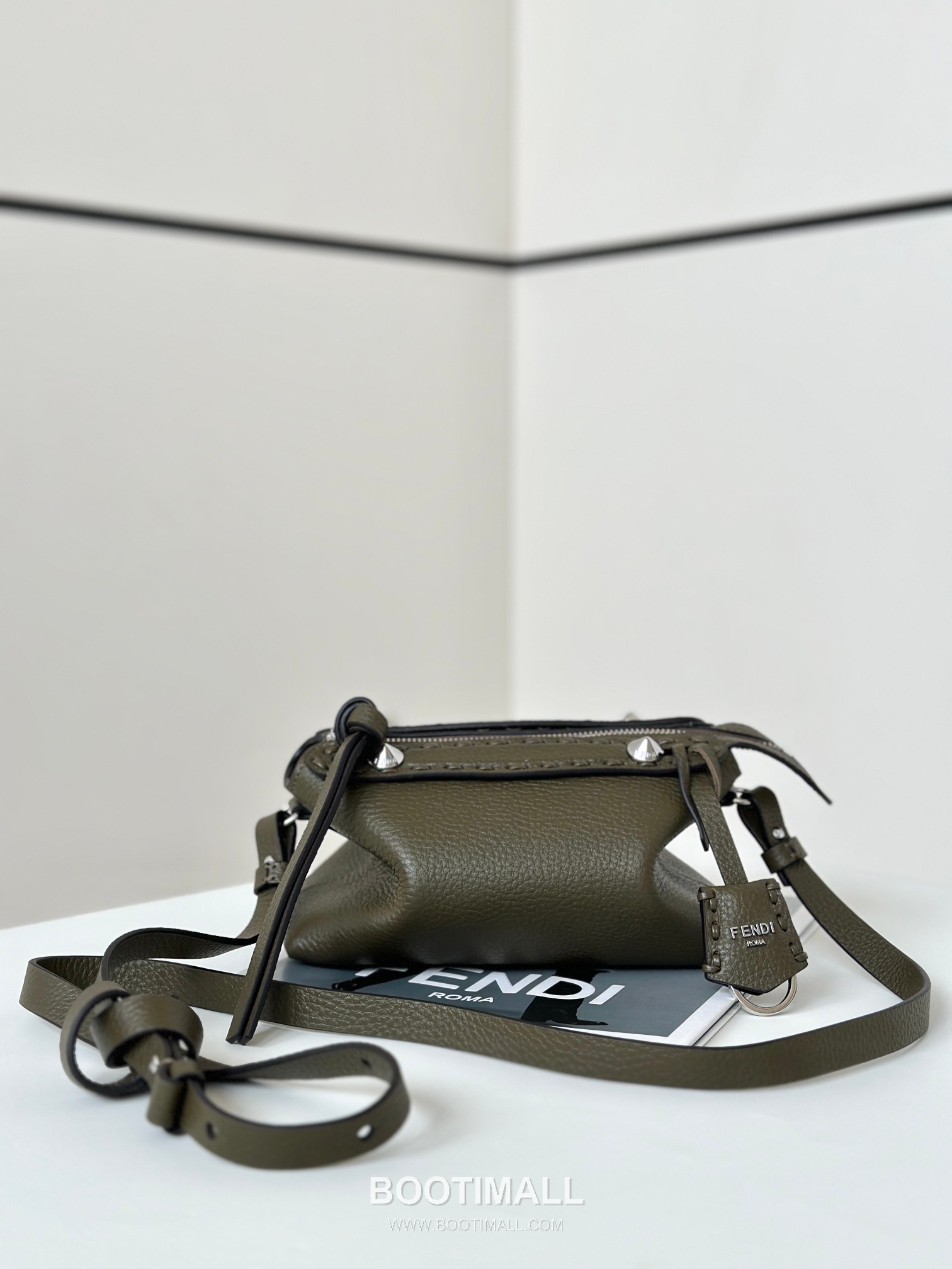 Fendi By The Way Selleria Calfskin Boston Bag 펜디 바이 더 웨이 셀레리아 카프스킨 보스턴백 20cm 8