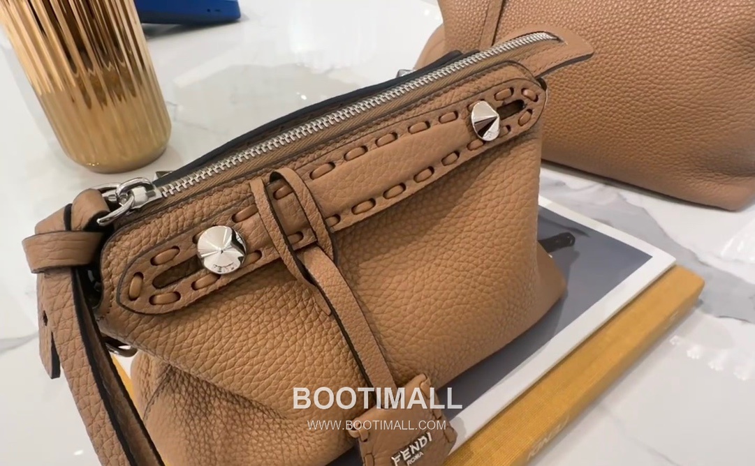 Fendi By The Way Selleria Calfskin Boston Bag 펜디 바이 더 웨이 셀레리아 카프스킨 보스턴백 20cm 2