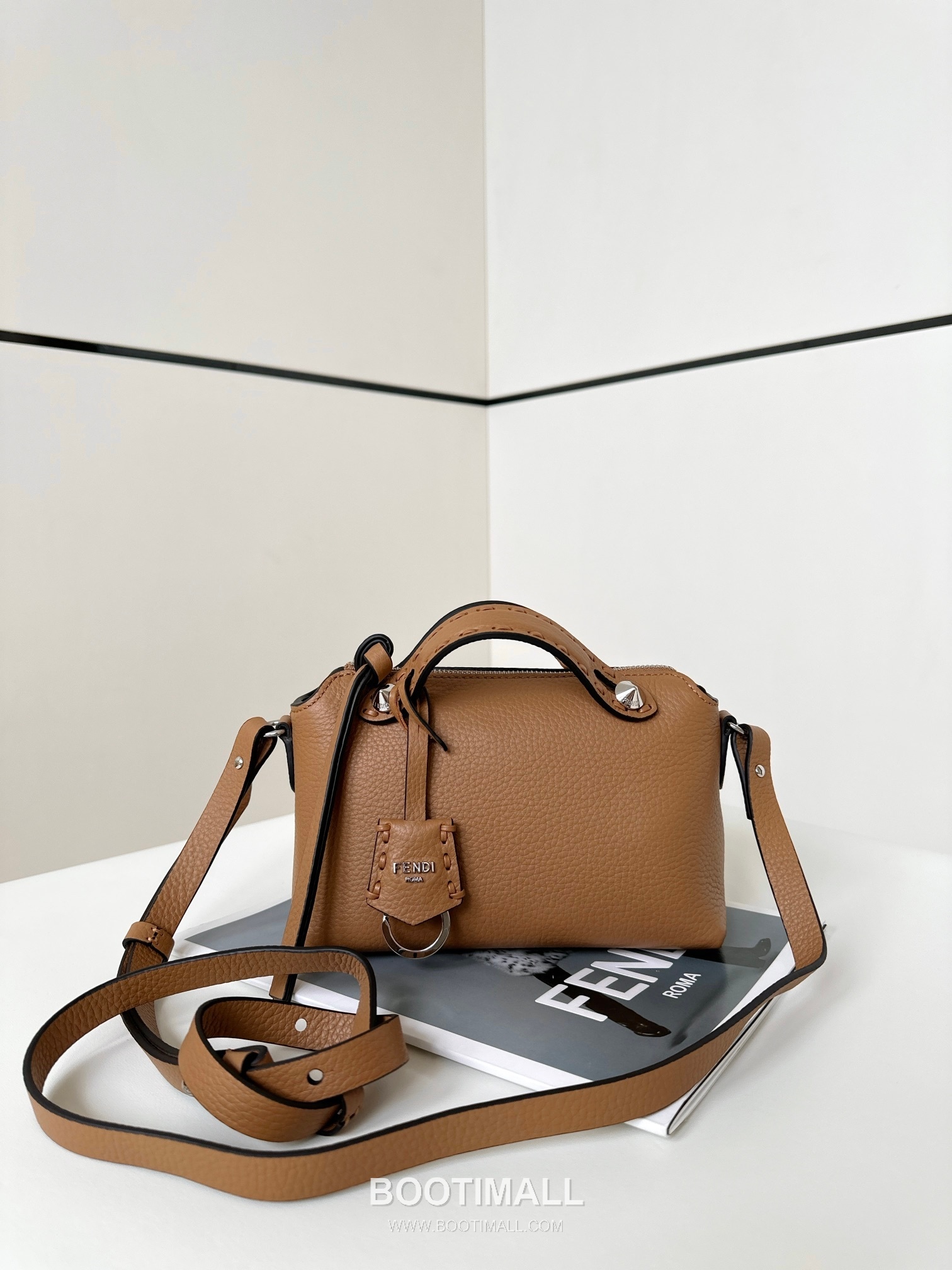 Fendi By The Way Selleria Calfskin Boston Bag 펜디 바이 더 웨이 셀레리아 카프스킨 보스턴백 20cm 10