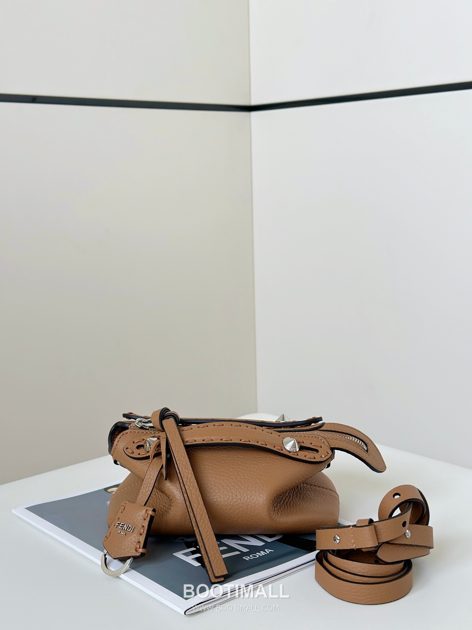 Fendi By The Way Selleria Calfskin Boston Bag 펜디 바이 더 웨이 셀레리아 카프스킨 보스턴백 20cm 11