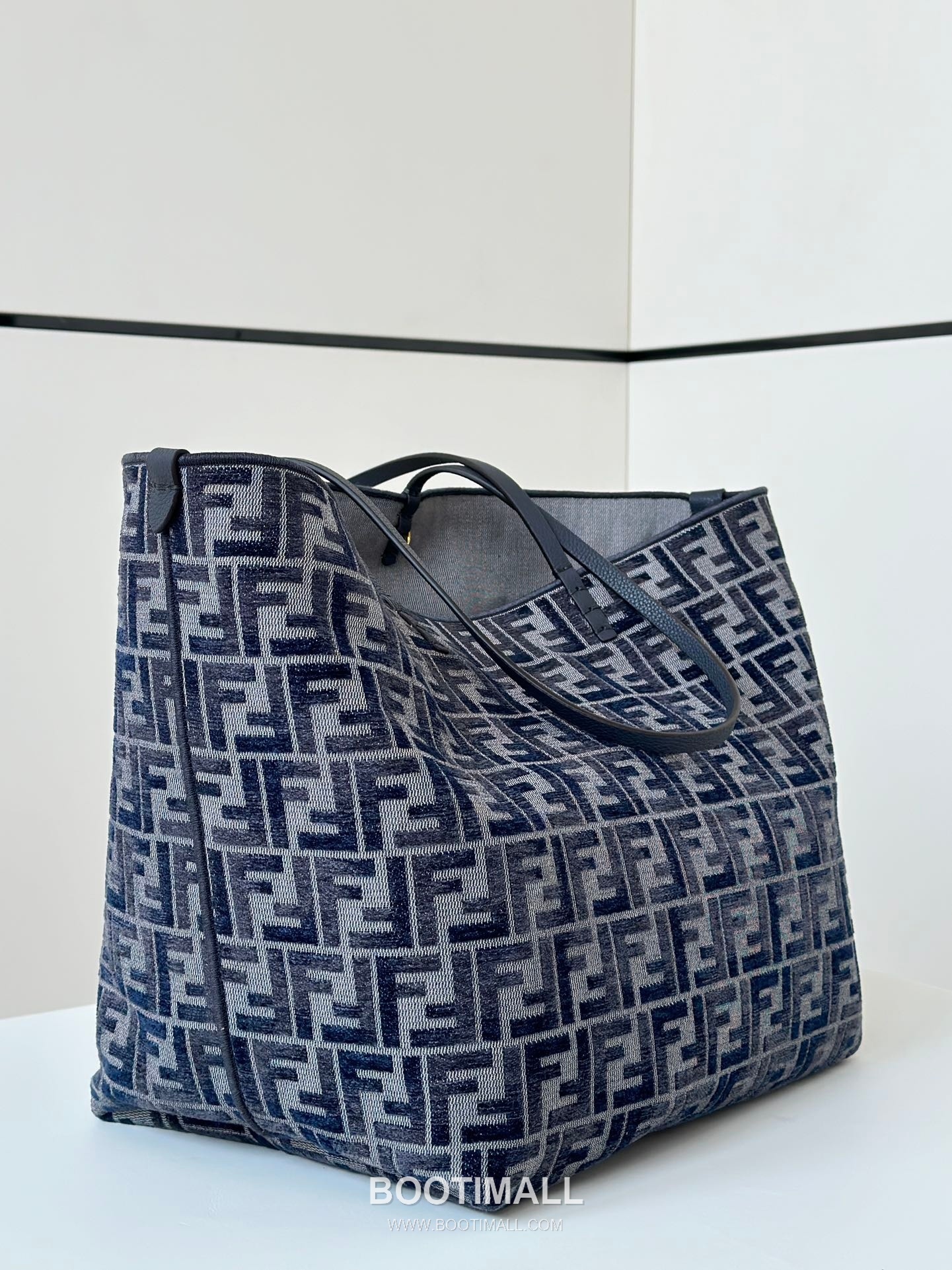 Fendi Roll Reversible FF Denim Blue Tote Bag 펜디 롤 리버서블 FF 데님 블루 토트백 35cm 9