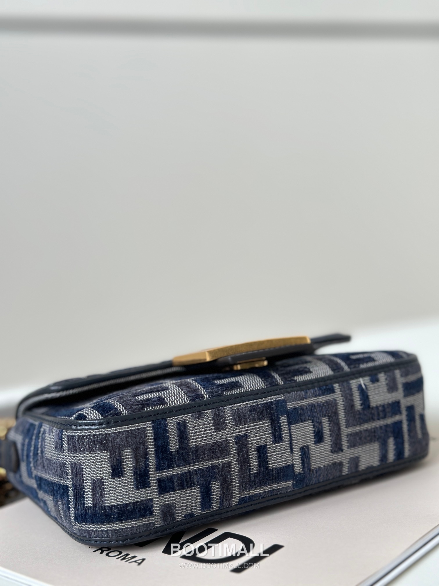Fendi Baguette FF Gradient Chenille Navy Shoulder Bag 펜디 바게트 FF 그라데이션 셔닐 네이비 숄더백 20cm 13