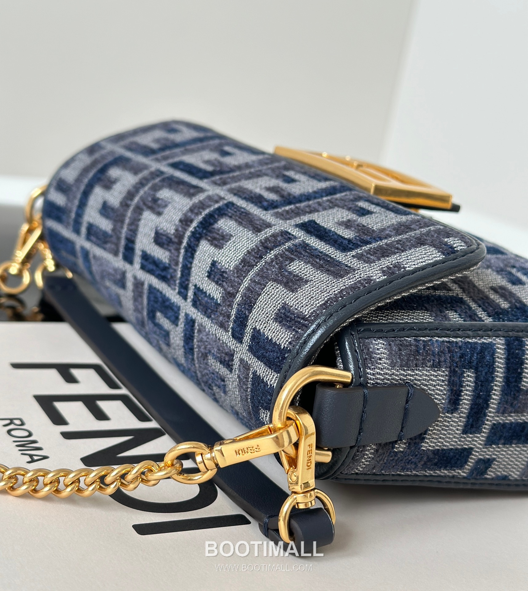 Fendi Baguette FF Gradient Chenille Navy Shoulder Bag 펜디 바게트 FF 그라데이션 셔닐 네이비 숄더백 20cm 14