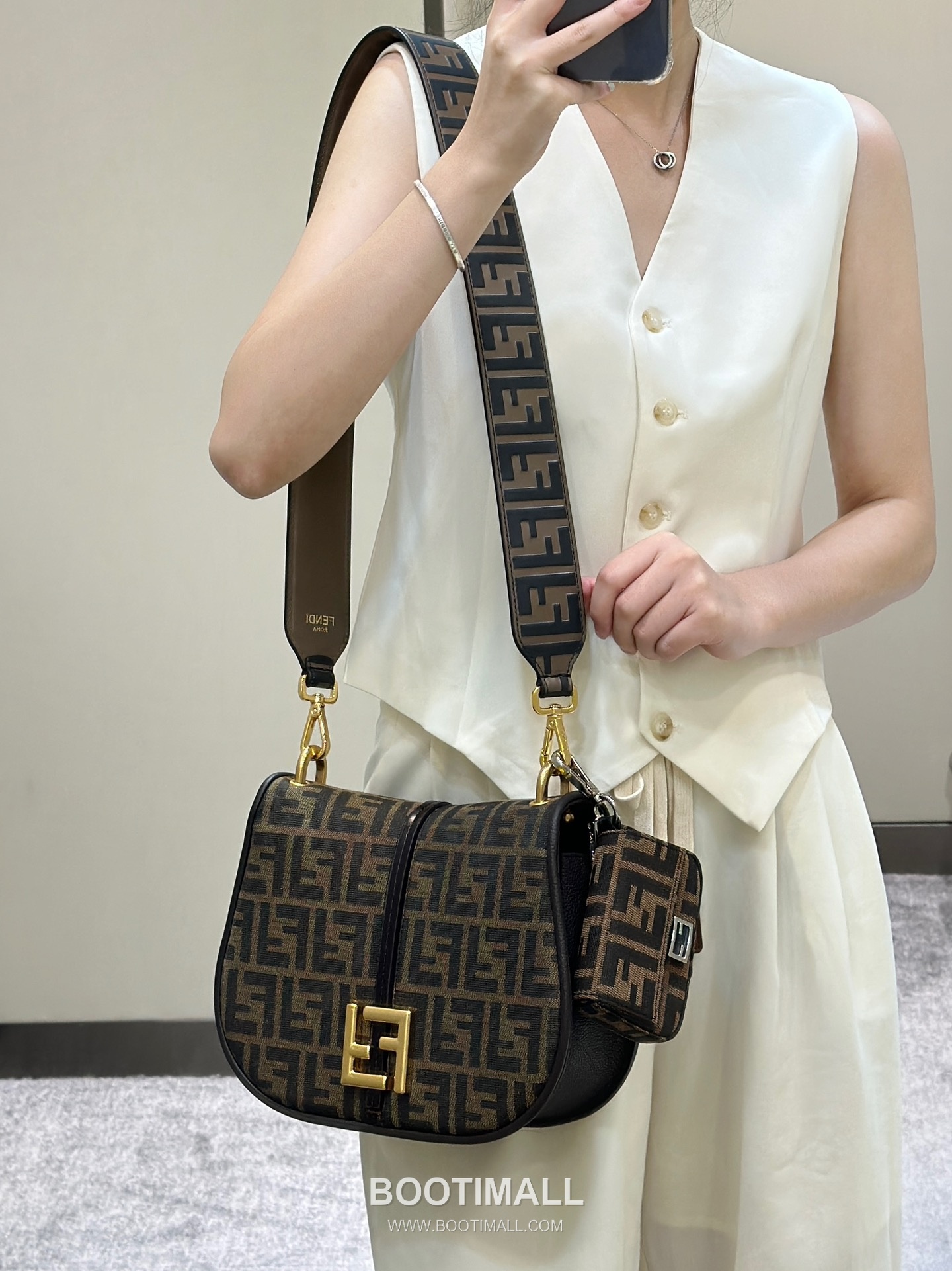 Fendi C’mon FF Canvas Small Flap Shoulder Bag 펜디 컴온 FF 캔버스 스몰 플랩 숄더백 21cm 4
