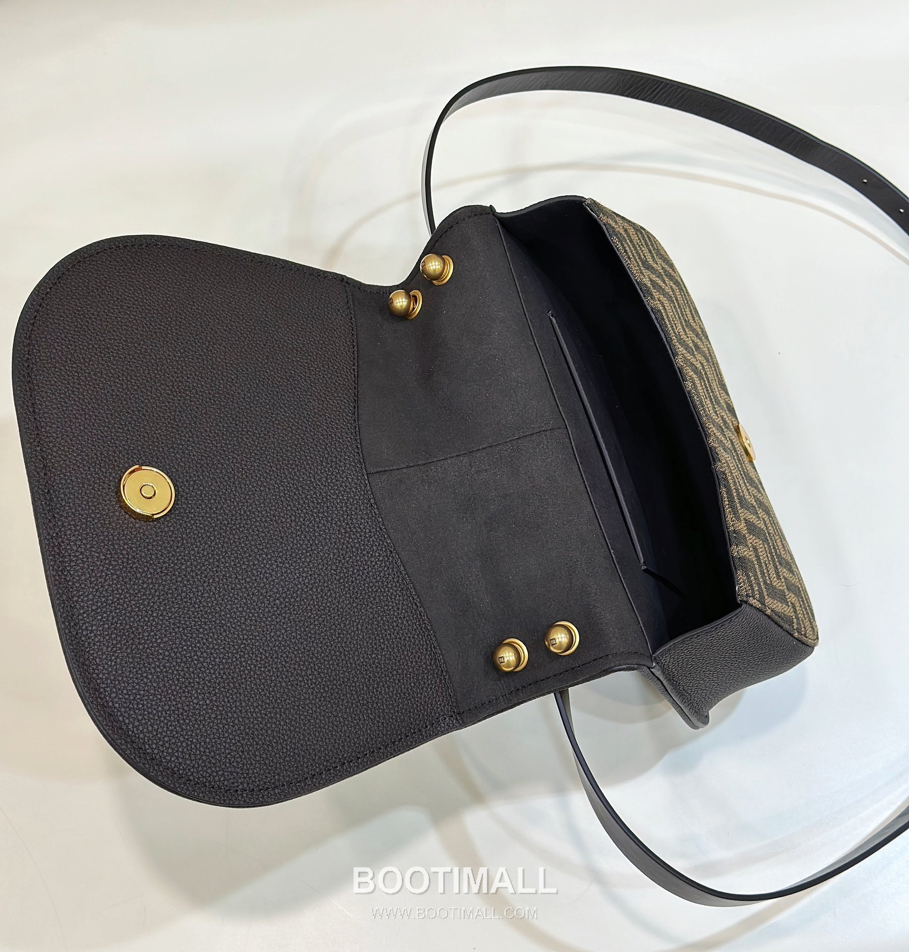 Fendi C’mon FF Canvas Small Flap Shoulder Bag 펜디 컴온 FF 캔버스 스몰 플랩 숄더백 21cm 15