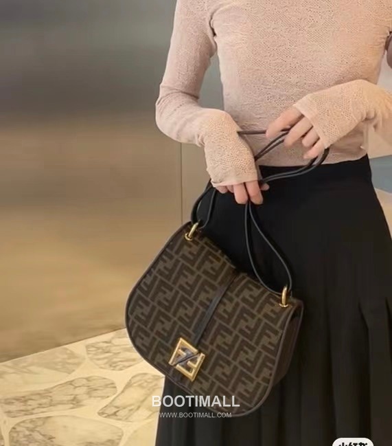 Fendi C’mon FF Canvas Small Flap Shoulder Bag 펜디 컴온 FF 캔버스 스몰 플랩 숄더백 21cm 16