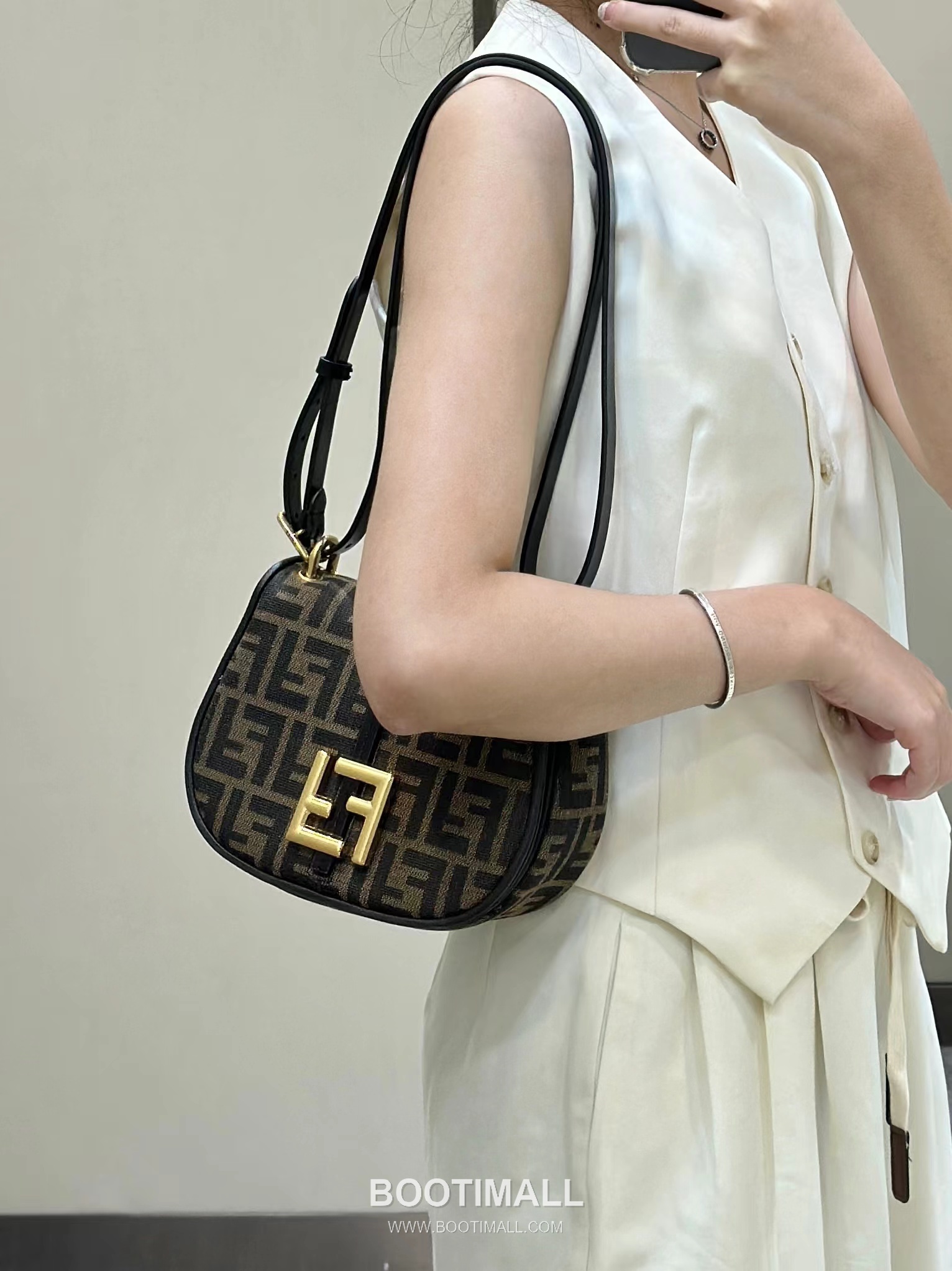 Fendi C’mon FF Canvas Small Flap Shoulder Bag 펜디 컴온 FF 캔버스 스몰 플랩 숄더백 21cm 2