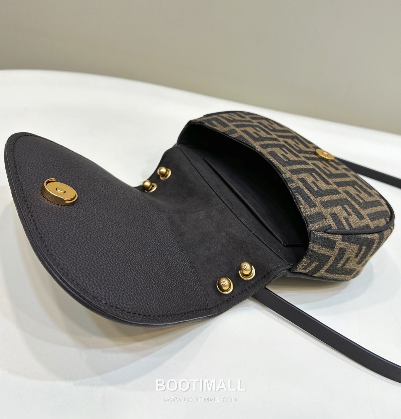 Fendi C’mon FF Canvas Small Flap Shoulder Bag 펜디 컴온 FF 캔버스 스몰 플랩 숄더백 21cm 15