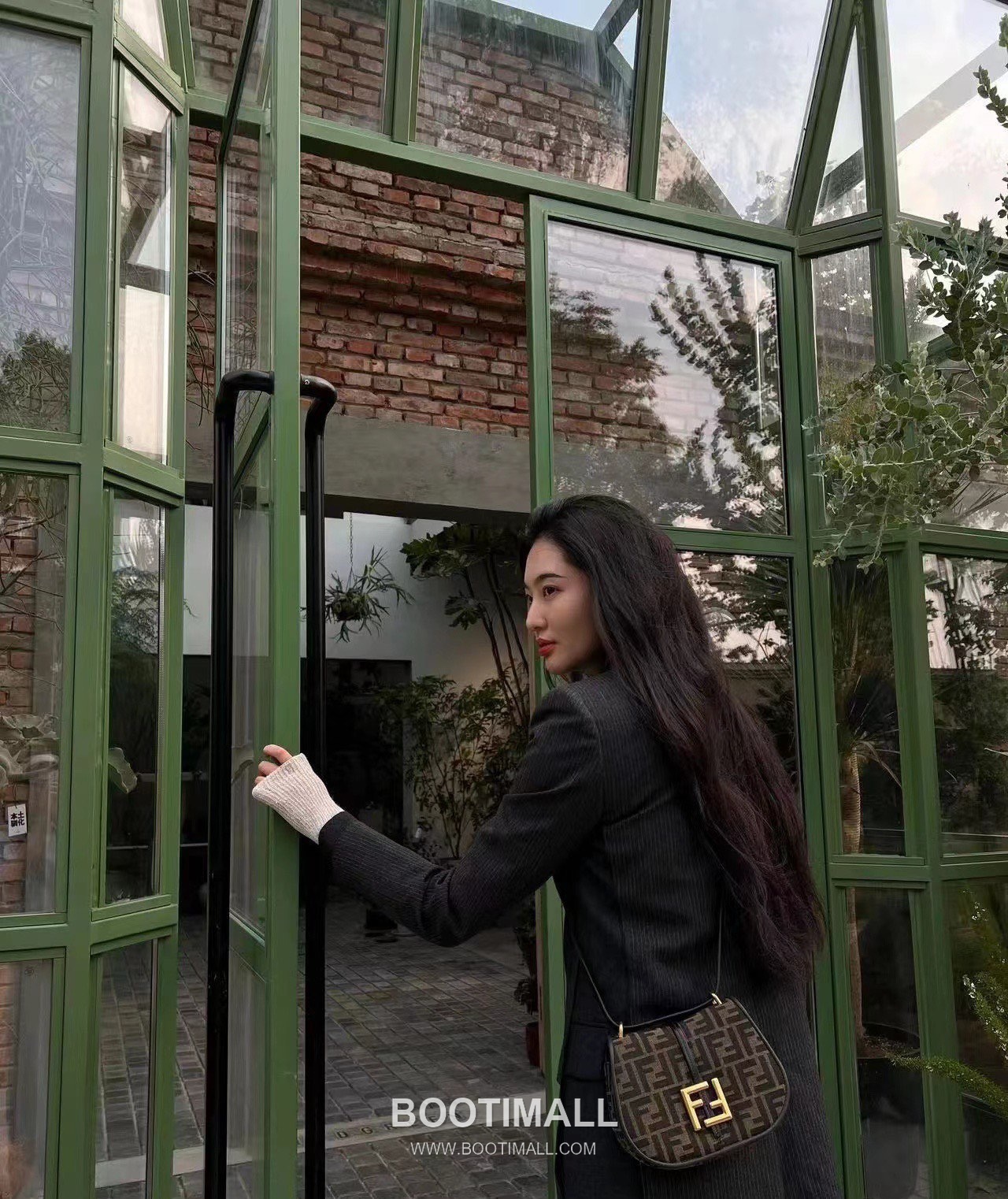 Fendi C’mon FF Canvas Small Flap Shoulder Bag 펜디 컴온 FF 캔버스 스몰 플랩 숄더백 21cm 17