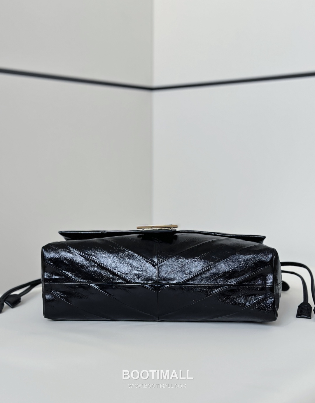 Fendi Mamma Baguette Large Glossy Eel Skin Flap Bag 펜디 맘마 바게트 라지 글로시 장어가죽 플랩백 32cm 3