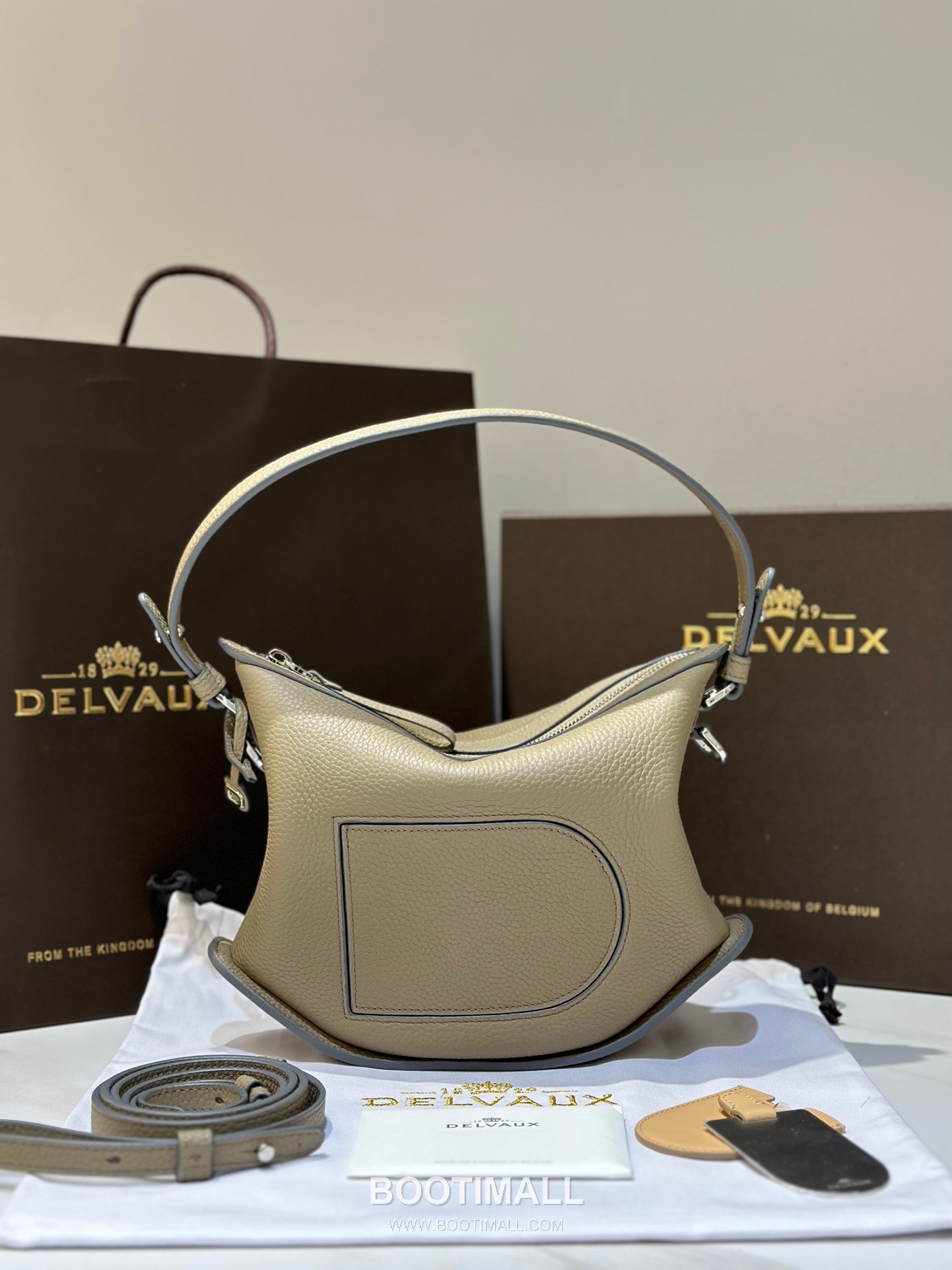 Delvaux Pin Swing Taurillon Soft Calfskin 델보 핀 스윙 토리옹소프트 토트백 29cm 1