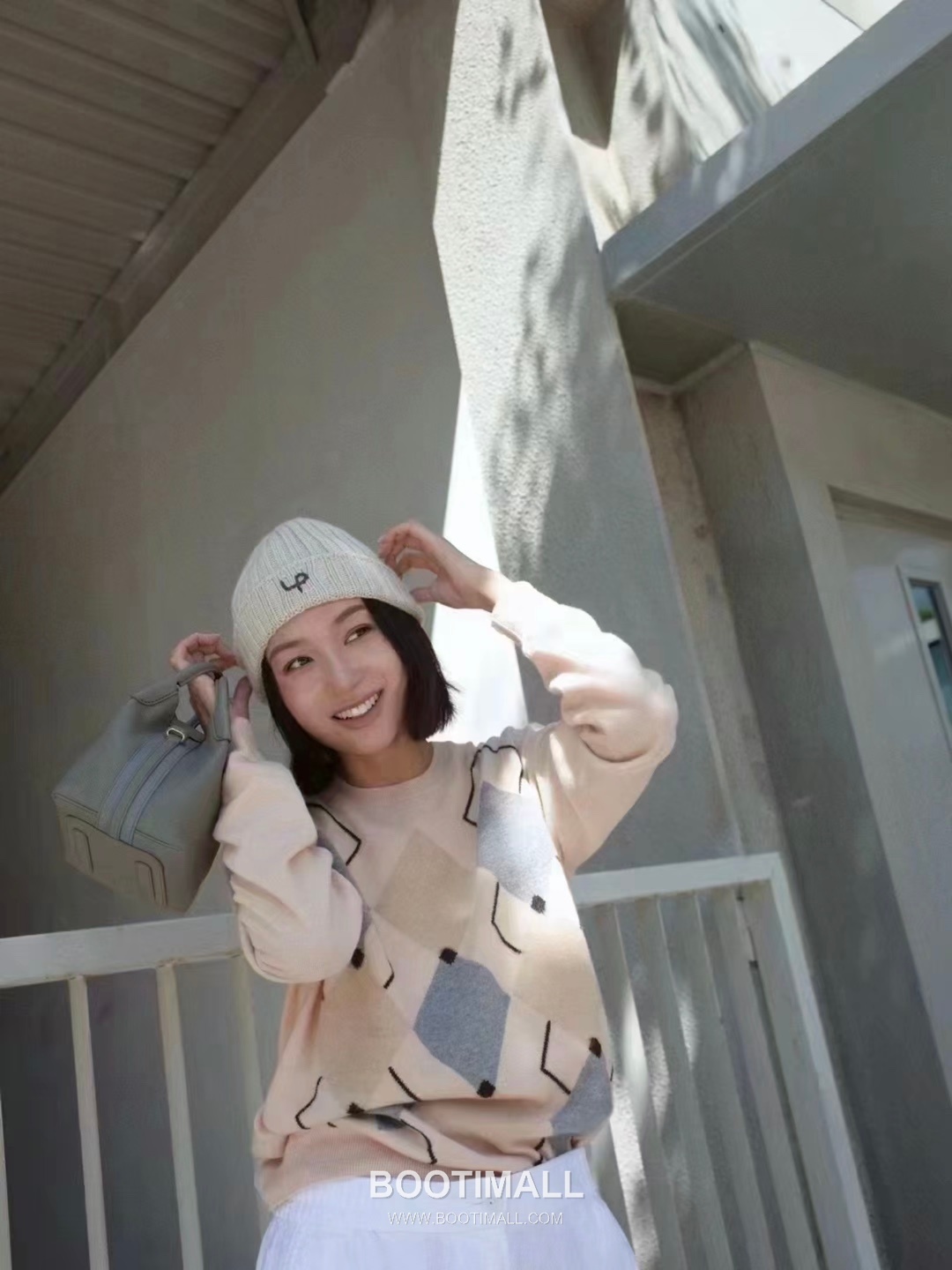 Loro Piana Bucket Calfskin Milk Tea Beige Bag 로로피아나 버킷 카프스킨 밀크티베이지 16cm 2