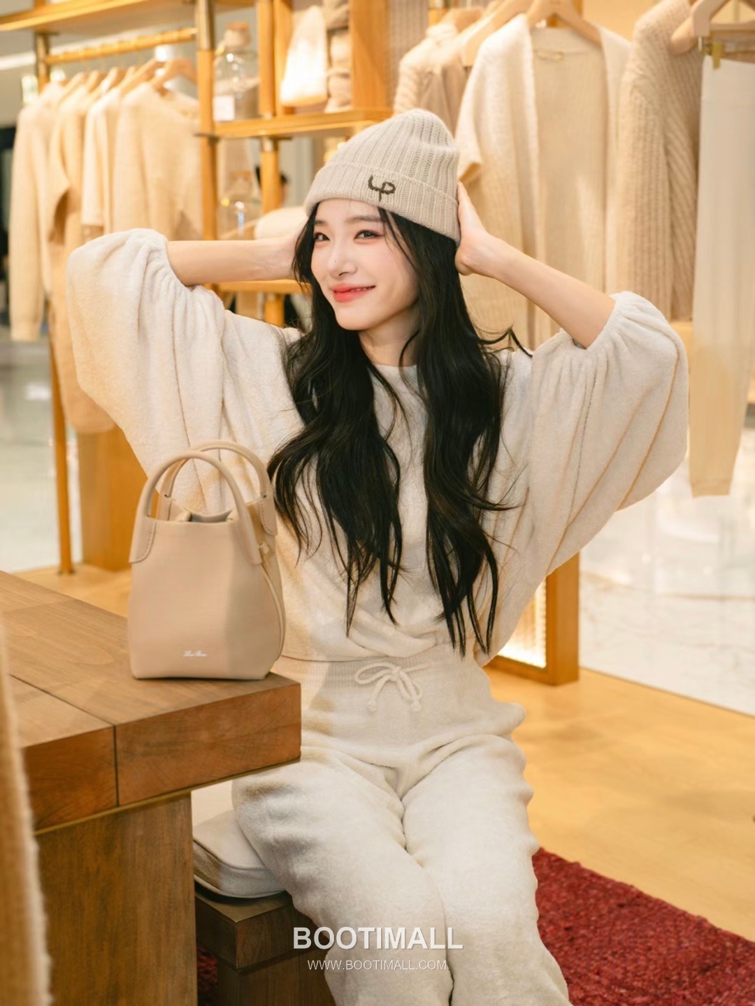 Loro Piana Bucket Calfskin Beige Bag 로로피아나 버킷 카프스킨 베이지 16cm 24