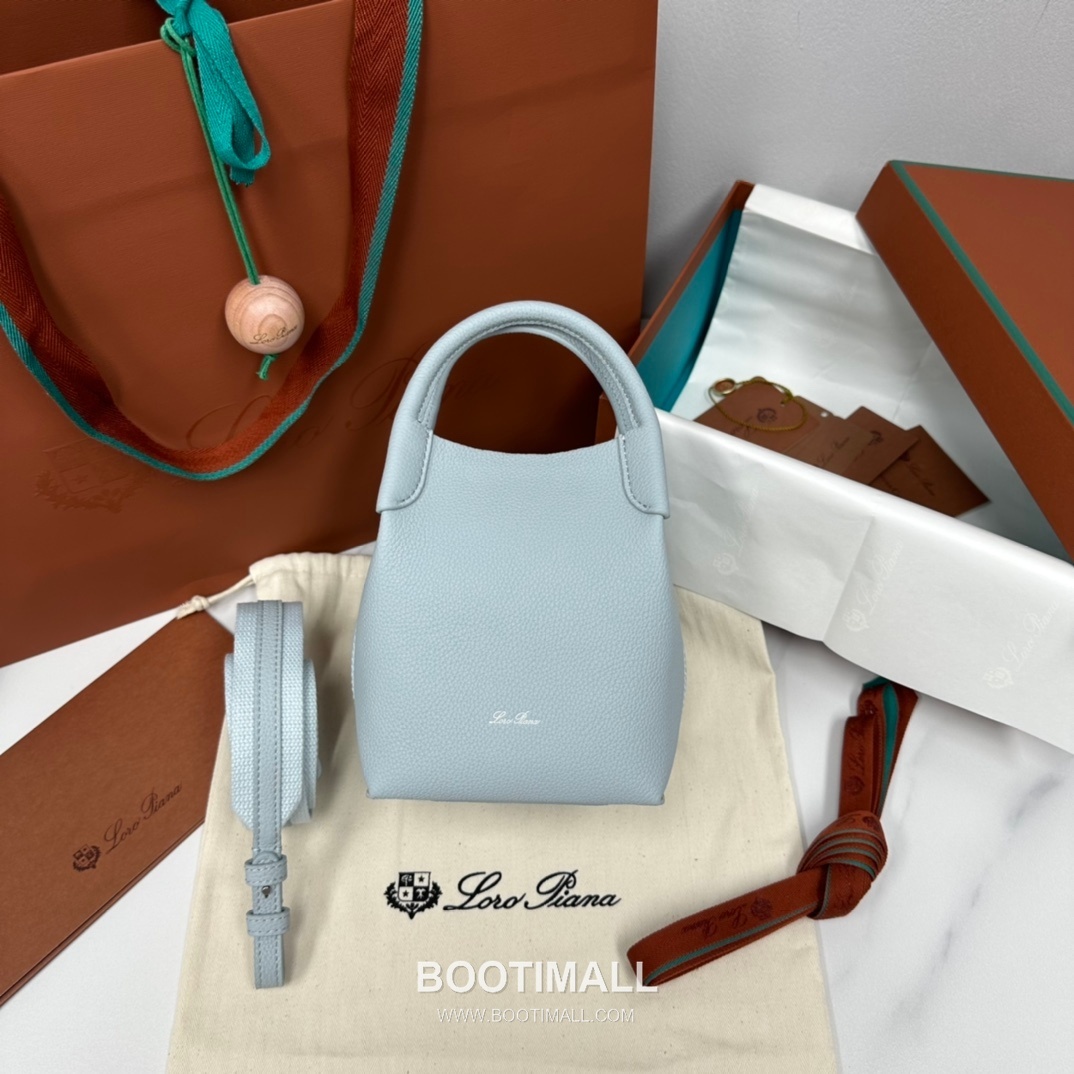 Loro Piana Pian Calfskin Light Blue Bucket Bag 로로피아나 Pian 카프스킨 라이트 블루 버킷백 2