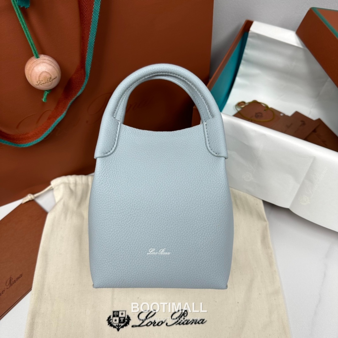 Loro Piana Pian Calfskin Light Blue Bucket Bag 로로피아나 Pian 카프스킨 라이트 블루 버킷백 3