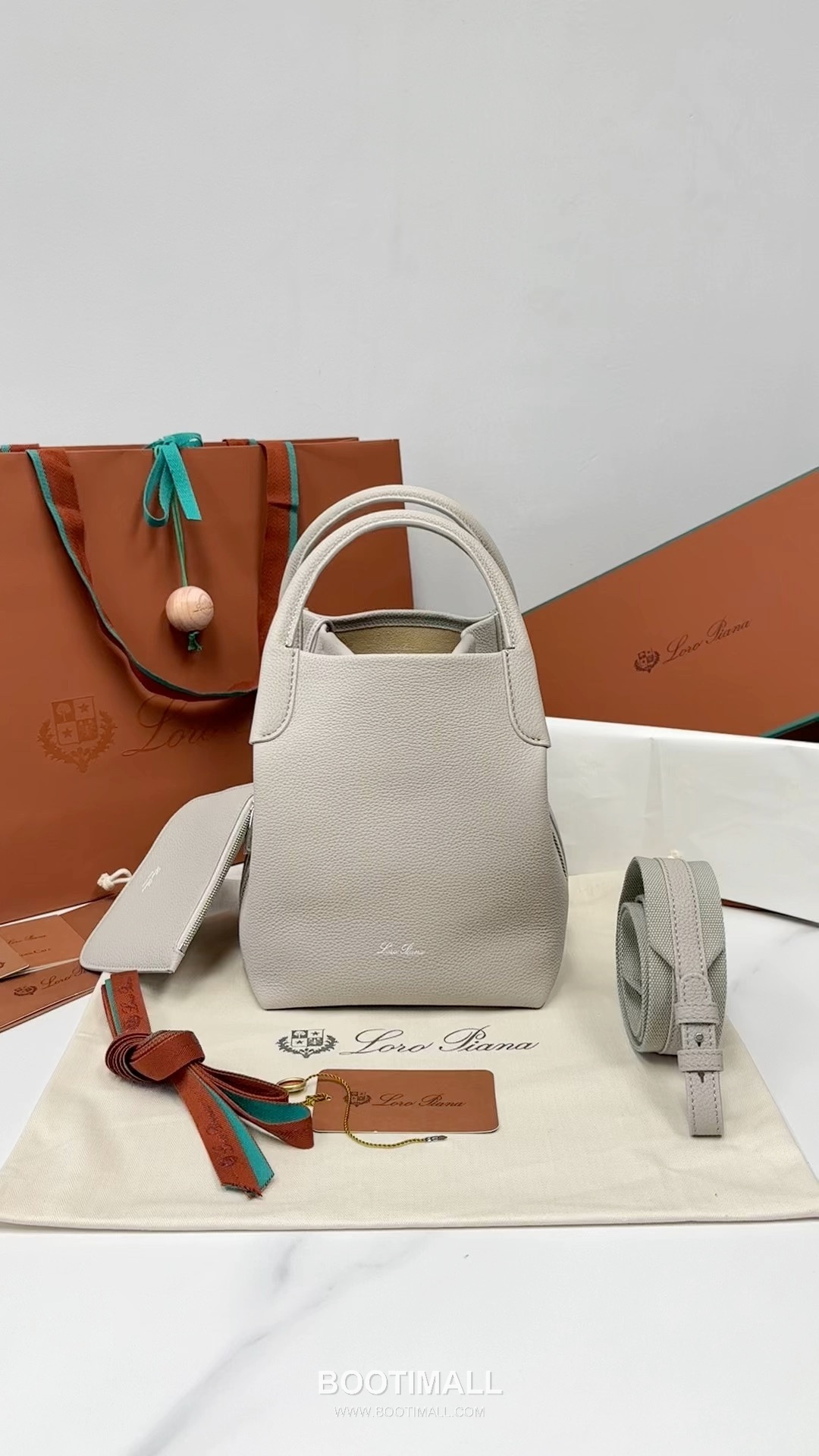 Loro Piana Bale Bag Medium Calfskin 로로피아나 베일 카프스킨 버킷백 21cm 1