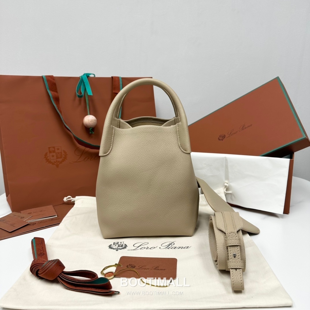 Loro Piana Bale Bag Medium Calfskin 로로피아나 베일 카프스킨 버킷백 21cm 8