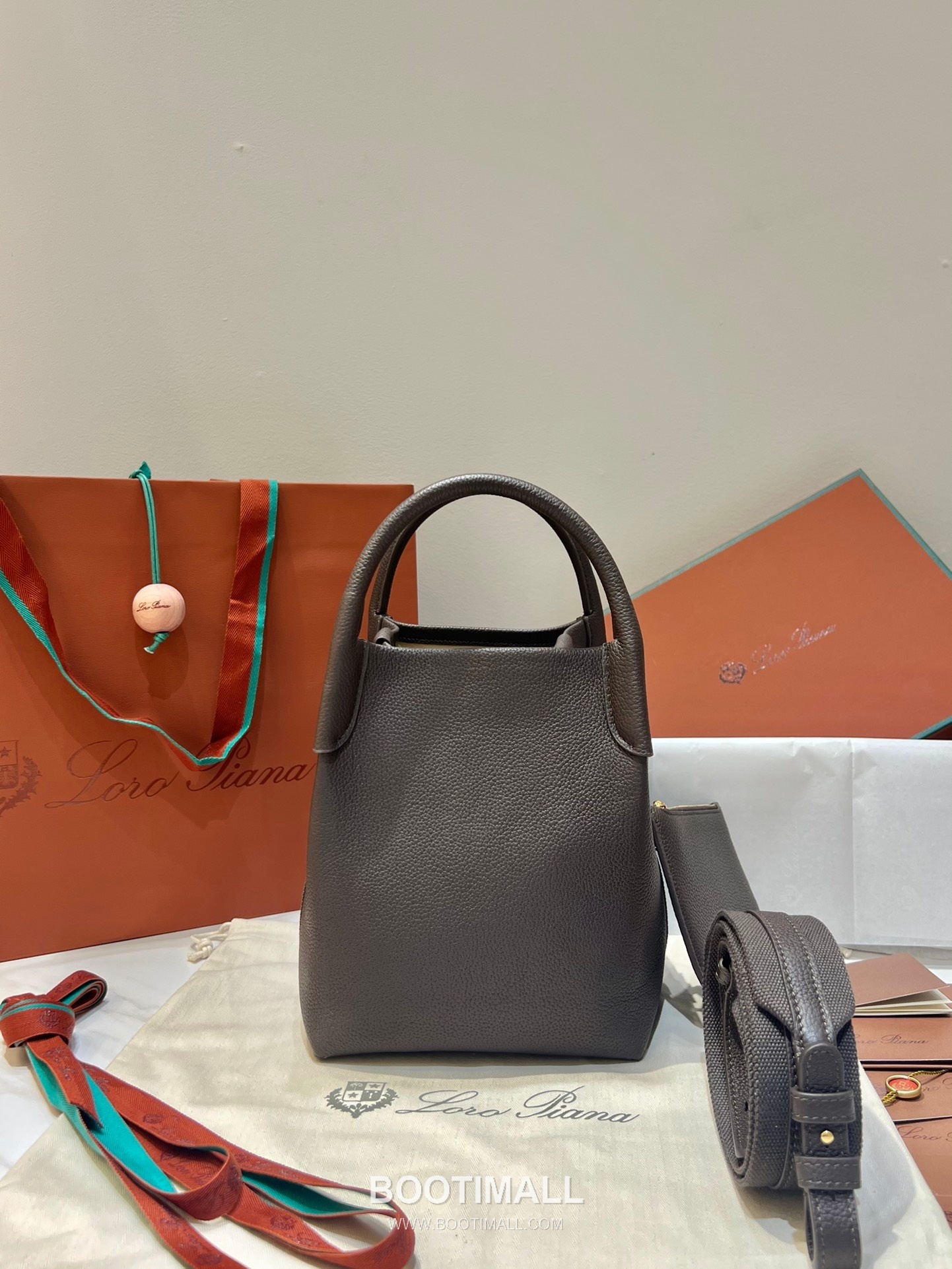 Loro Piana Bale Bag Medium Calfskin 로로피아나 베일 카프스킨 버킷백 21cm 9