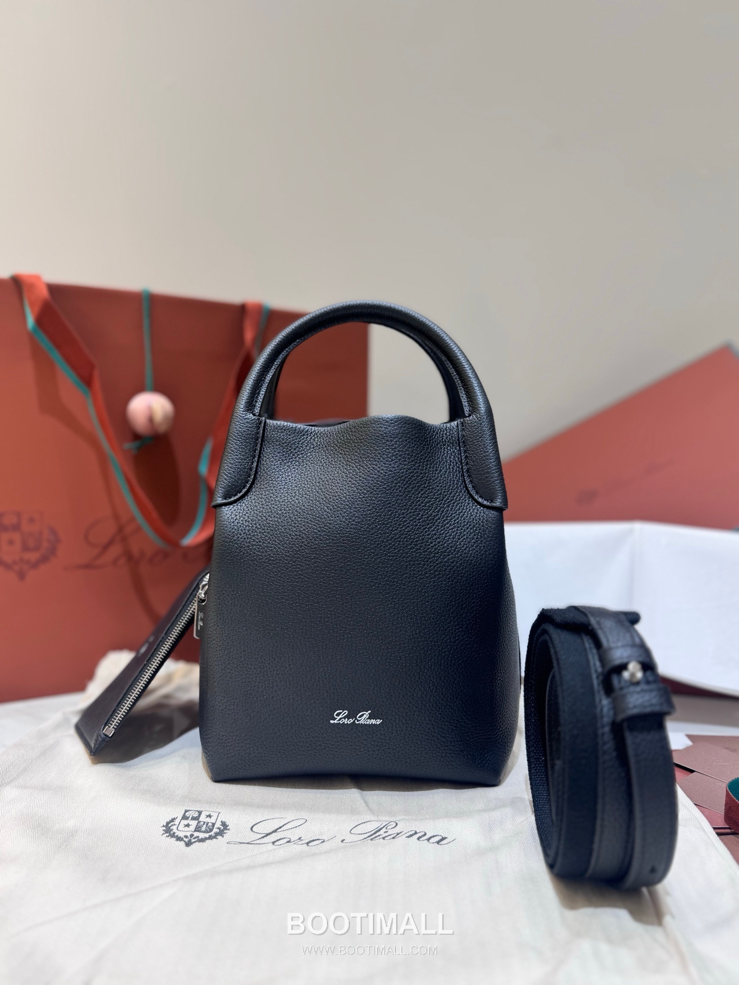 Loro Piana Bale Bag Medium Calfskin 로로피아나 베일 카프스킨 버킷백 21cm 1
