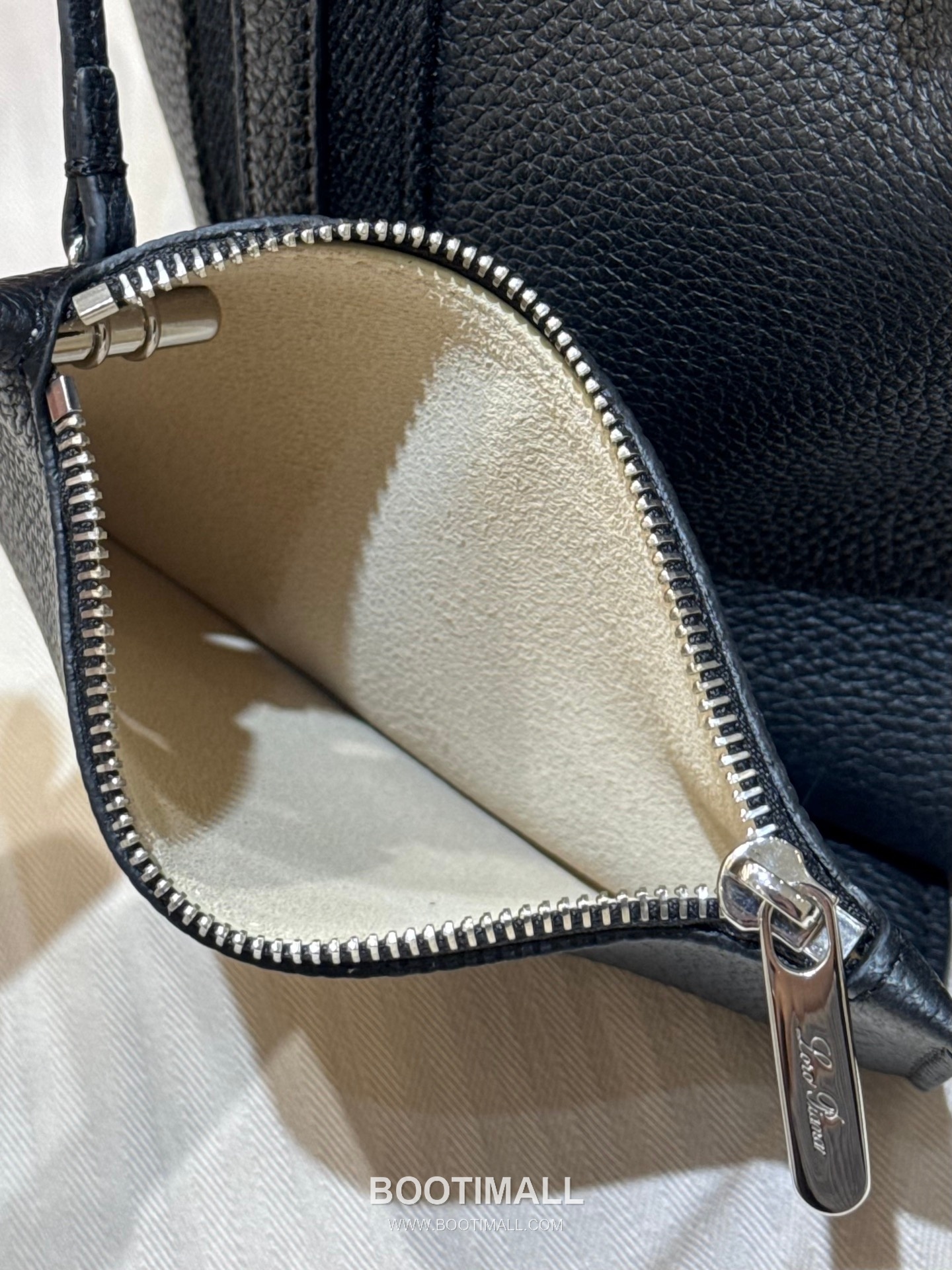 Loro Piana Bale Bag Medium Calfskin 로로피아나 베일 카프스킨 버킷백 21cm 8