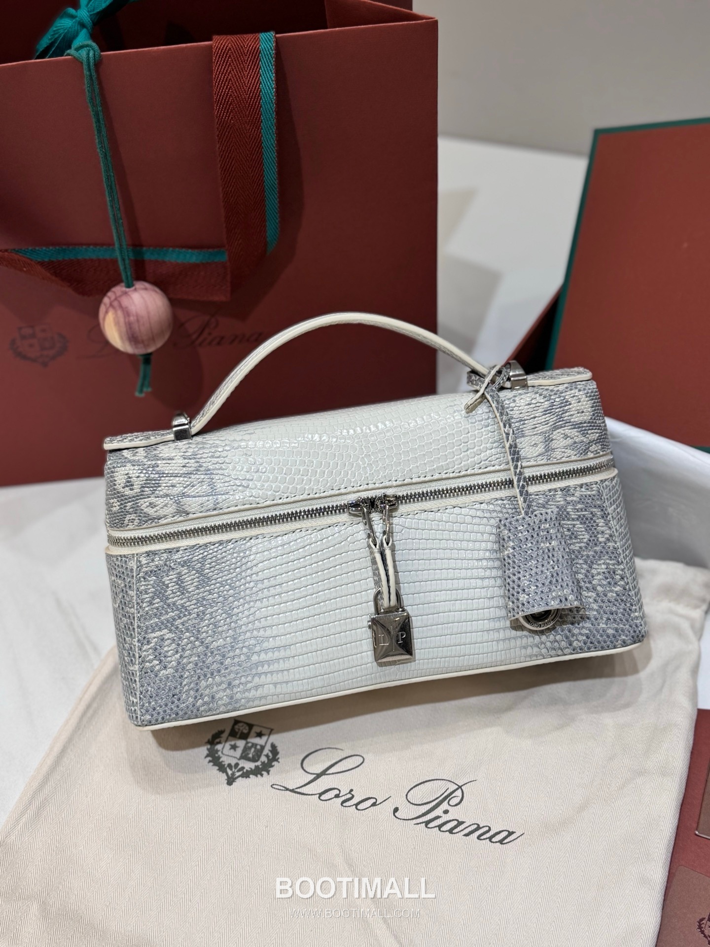 Loro Piana Extra Bag 23 Ostrich Embossed Calfskin Bag 로로피아나 엑스트라 백 23 오스트리치 엠보스 카프스킨 더블지퍼 숄더 크로스백 23cm 3