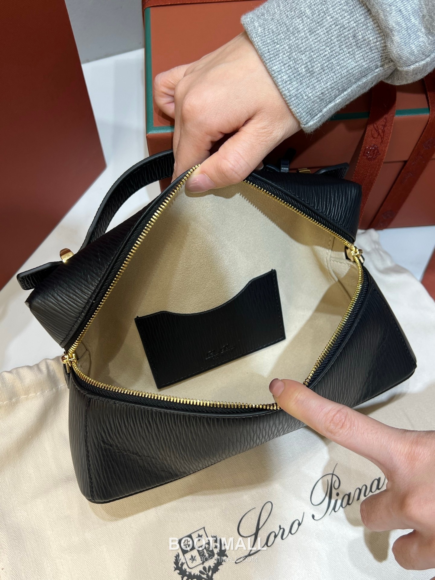 Loro Piana Extra Bag 23 Saddle Leather Black Top Handle 로로피아나 엑스트라 백 23 새들 레더 블랙 탑핸들백 23cm 15