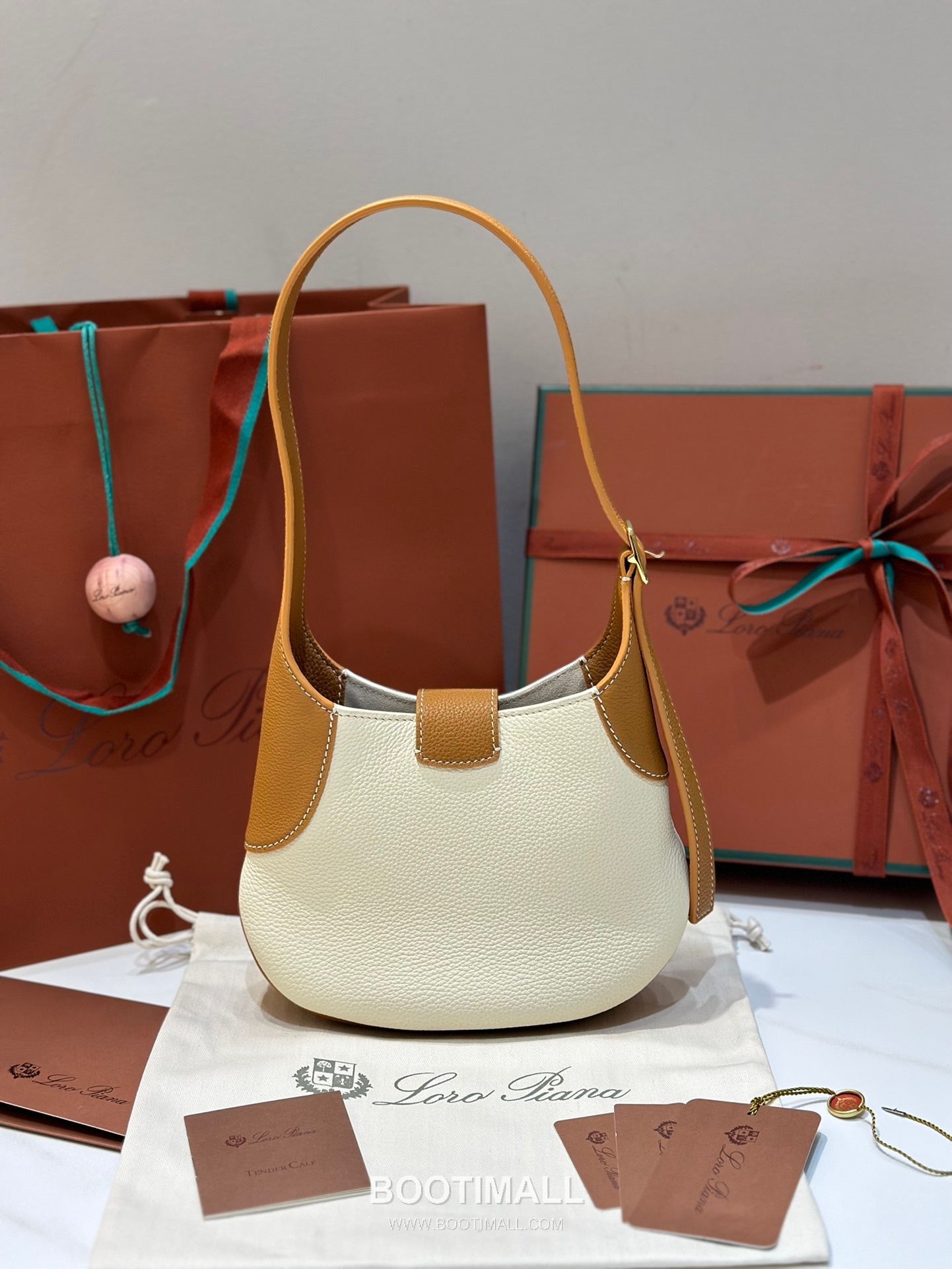 Loro Piana Bobbin Small Canvas Shoulder Bag 로로피아나 보빈 스몰 캔버스 숄더백 19cm 2