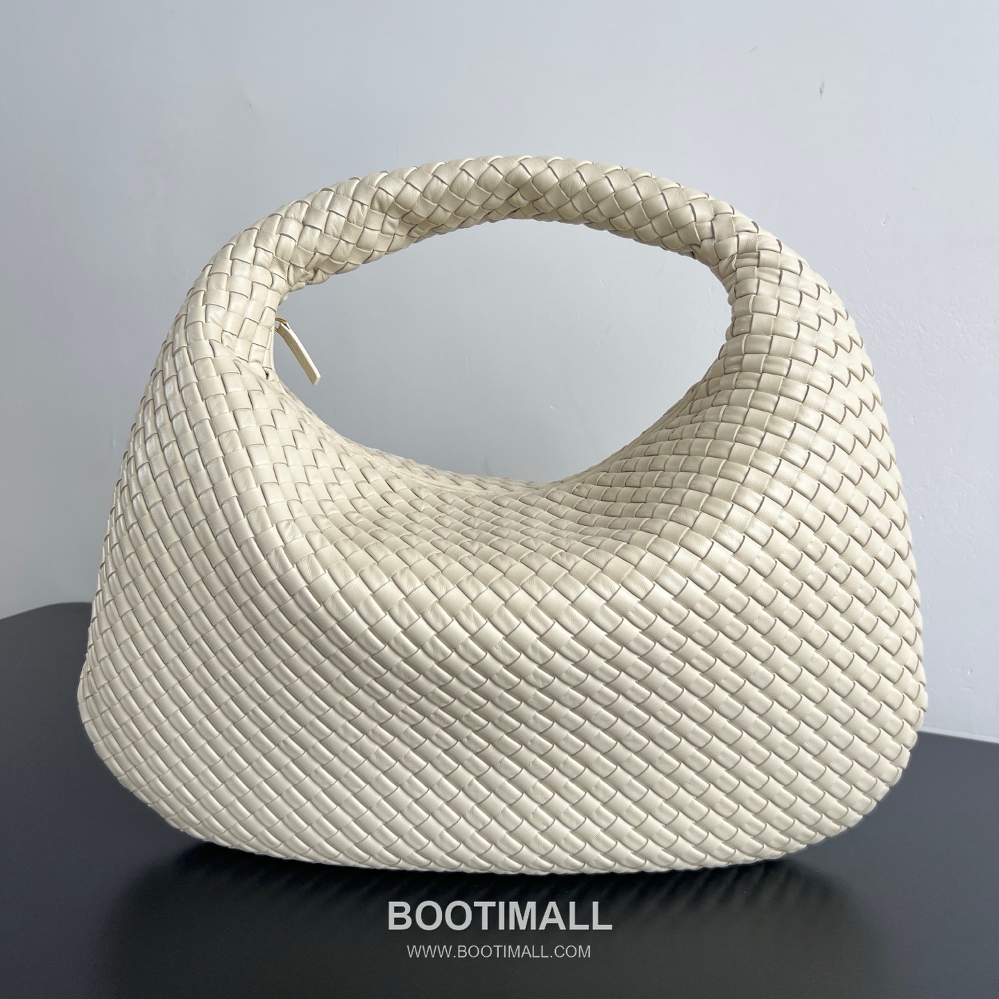 Bottega Veneta Intrecciato Nappa Hobo Shoulder Bag 보테가베네타 인트레치아토 나파 호보 숄더백 59cm 1