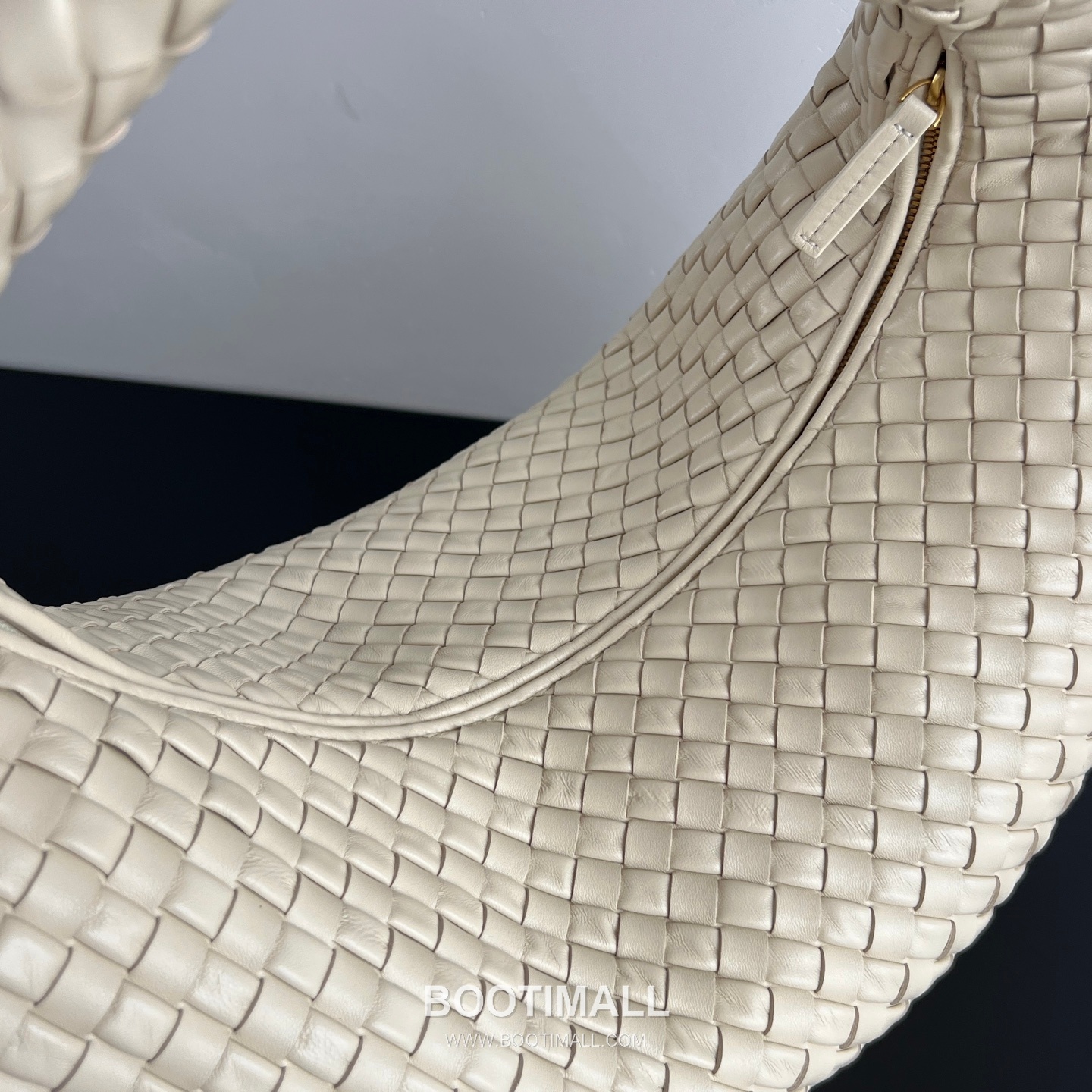 Bottega Veneta Intrecciato Nappa Hobo Shoulder Bag 보테가베네타 인트레치아토 나파 호보 숄더백 59cm 4