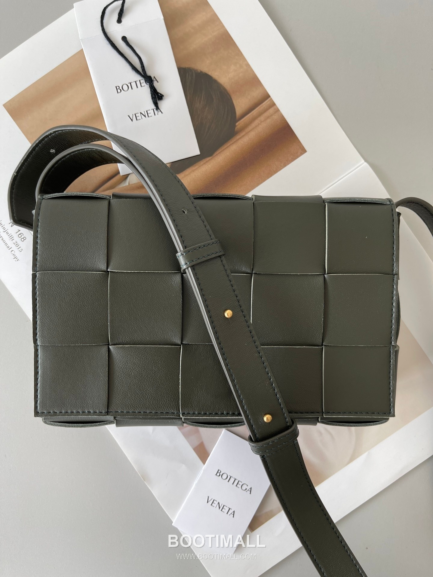 Bottega Veneta Cassette Intrecciato Nappa Leather Crossbody Bag 보테가베네타 카세트 인트레치아토 나파 크로스백 23cm 1