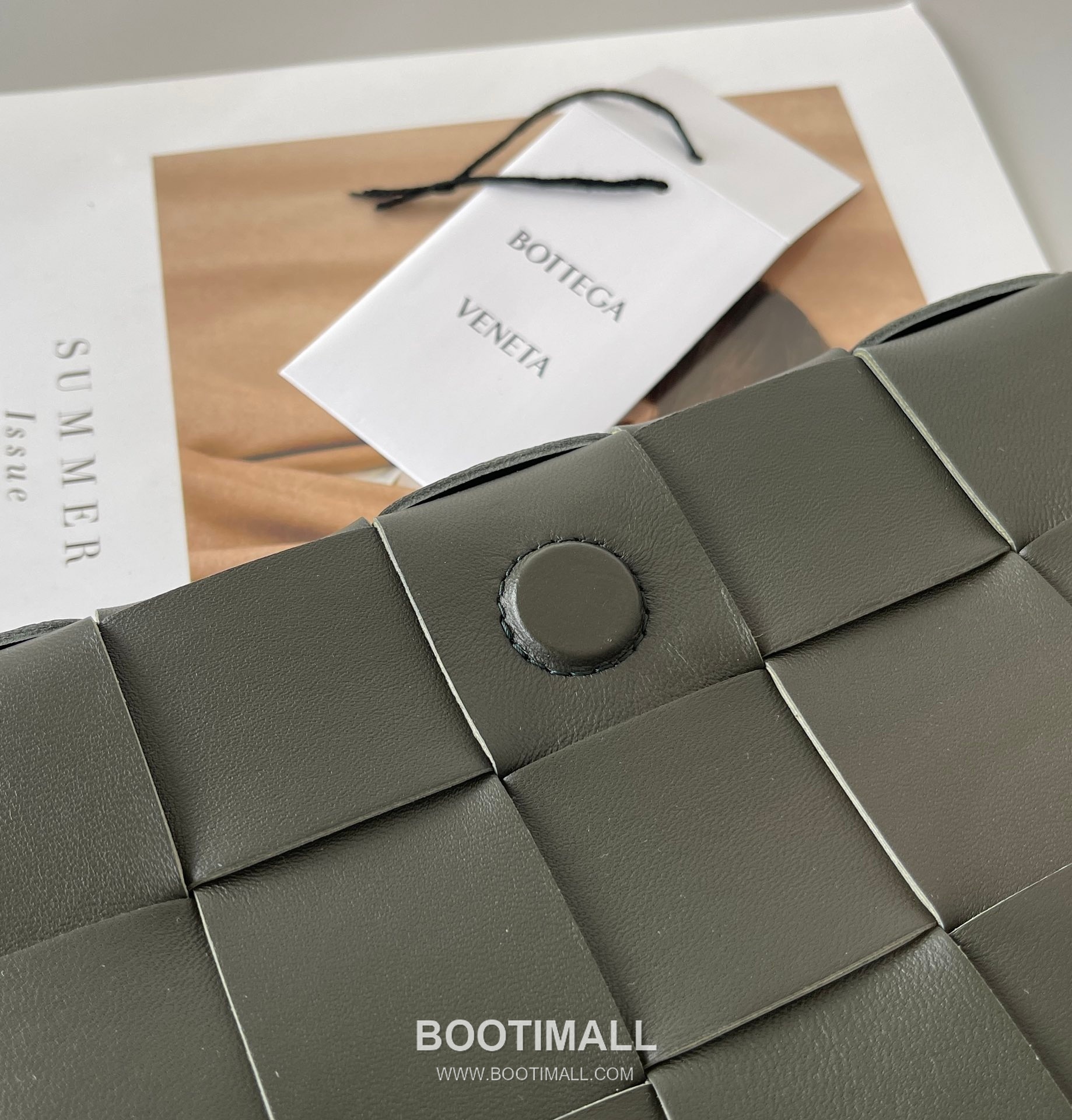 Bottega Veneta Cassette Intrecciato Nappa Leather Crossbody Bag 보테가베네타 카세트 인트레치아토 나파 크로스백 23cm 4