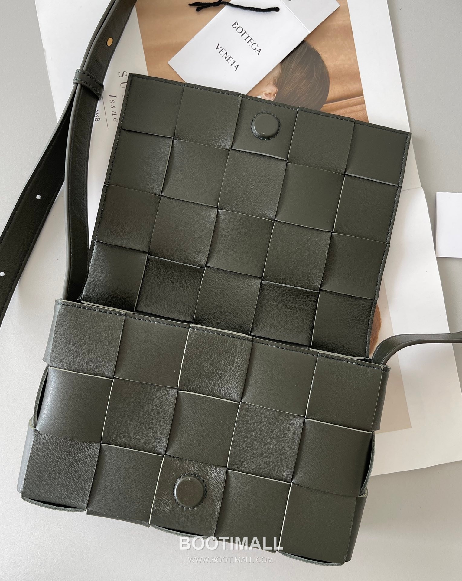 Bottega Veneta Cassette Intrecciato Nappa Leather Crossbody Bag 보테가베네타 카세트 인트레치아토 나파 크로스백 23cm 5