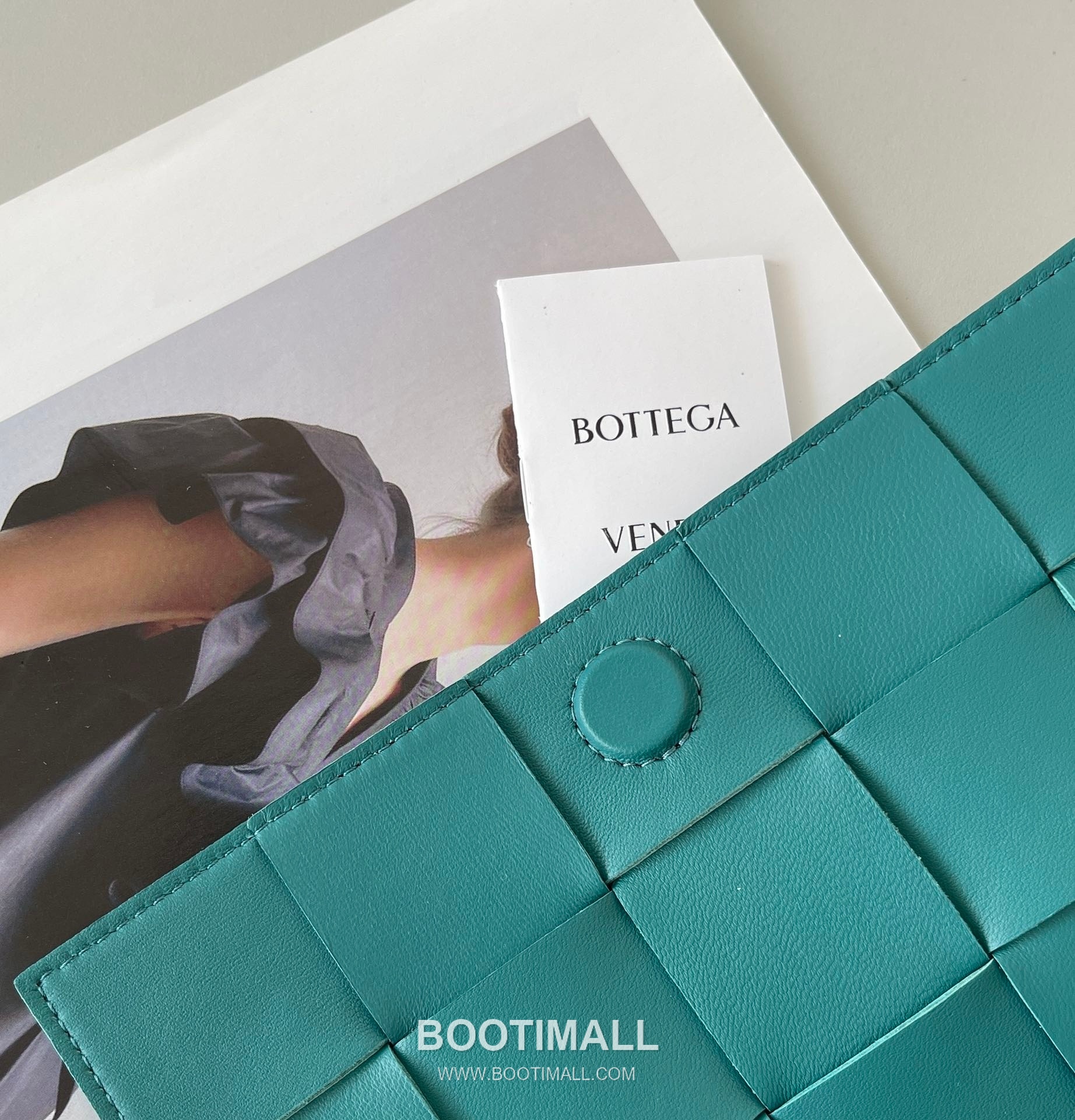 Bottega Veneta Cassette Intrecciato Nappa Leather Crossbody Bag 보테가베네타 카세트 인트레치아토 나파 크로스백 23cm 5