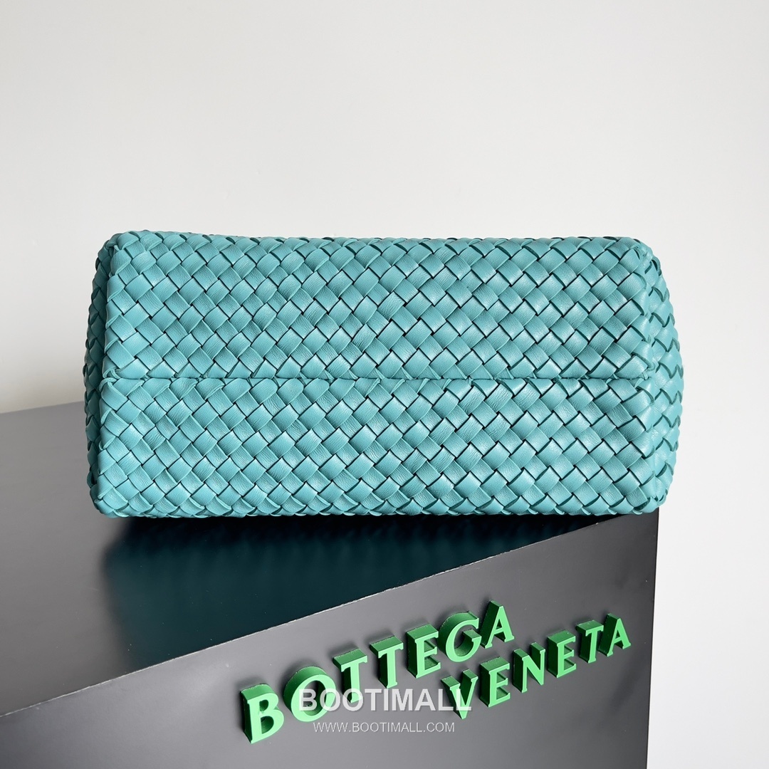 Bottega Veneta Cabat Intrecciato Nappa Leather Tote Bag 보테가베네타 카바 인트레치아토 나파 토트백 48cm 4