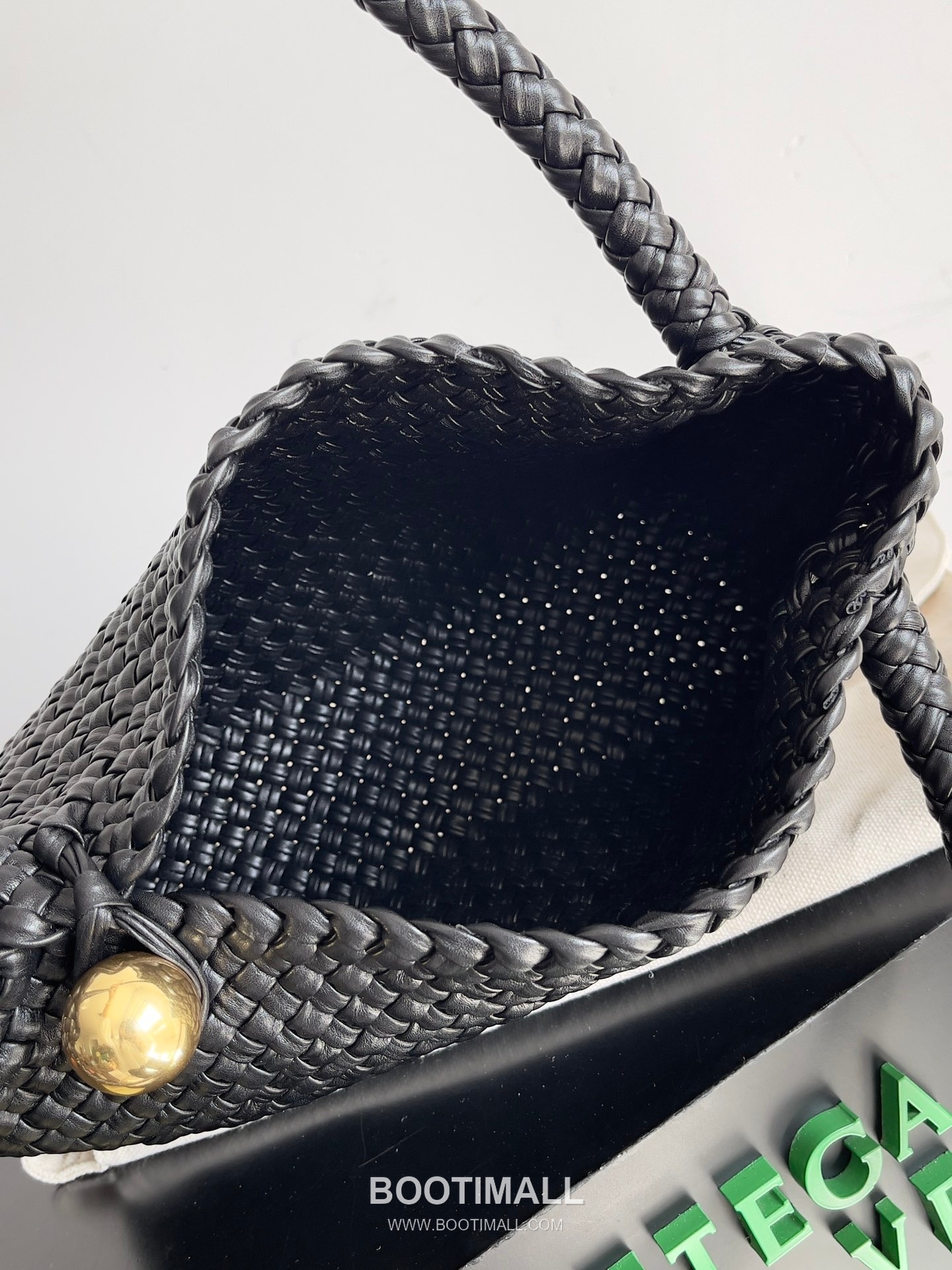 Bottega Veneta Tosca Intrecciato Nappa Leather Shoulder Bag 보테가베네타 토스카 인트레치아토 나파 숄더백 27cm 7