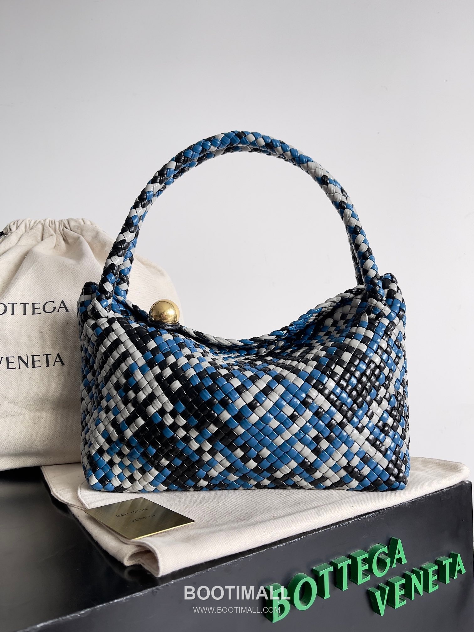 Bottega Veneta Tosca Intrecciato Nappa Leather Shoulder Bag 보테가베네타 토스카 인트레치아토 나파 숄더백 27cm 1