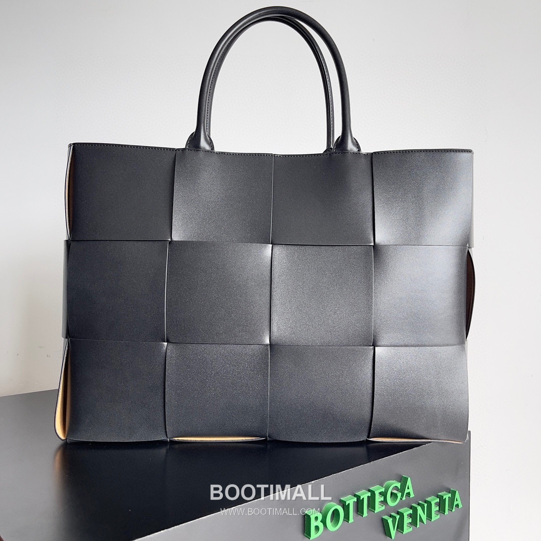 Bottega Veneta Arco Intrecciato Calfskin Leather Tote Bag 보테가베네타 아르코 인트레치아토 카프스킨 토트백 47cm 3