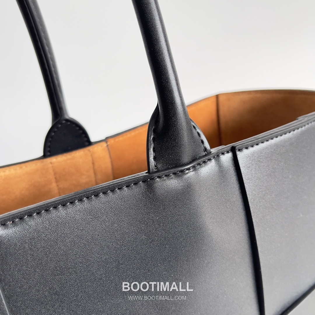 Bottega Veneta Arco Intrecciato Calfskin Leather Tote Bag 보테가베네타 아르코 인트레치아토 카프스킨 토트백 47cm 7