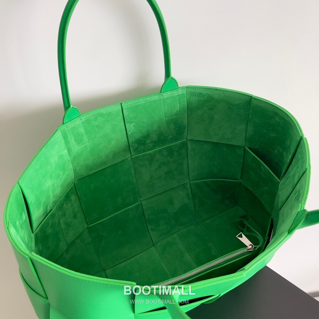 Bottega Veneta Arco Intrecciato Calfskin Leather Tote Bag 보테가베네타 아르코 인트레치아토 카프스킨 토트백 47cm 8